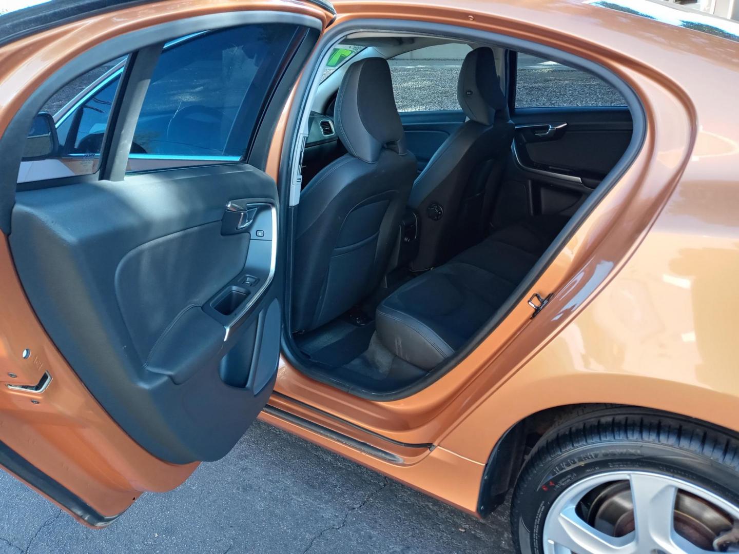 2012 bronze /gray and black Volvo S60 T5 (YV1622FS2C2) with an 2.5L L5 DOHC 20V TURBO engine, 6-Speed Automatic transmission, located at 323 E Dunlap Ave., Phoenix, AZ, 85020, (602) 331-9000, 33.567677, -112.069000 - 2012 Volvo S60 T5,……. EXCELLENT condition,…… A Real Must See!!.... No accidents, Power everything, Ice cold ac, gray and black interior with black cloth seats in near perfect condition, power windows, power door locks, stereo/cd player, phone sync, blue tooth, satellite compatible, clean Ar - Photo#9