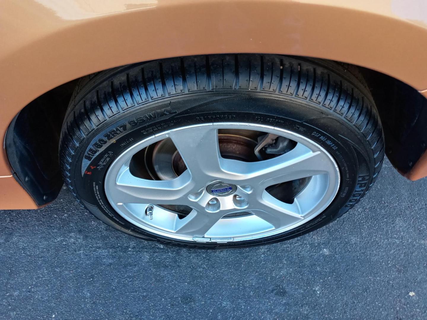 2012 bronze /gray and black Volvo S60 T5 (YV1622FS2C2) with an 2.5L L5 DOHC 20V TURBO engine, 6-Speed Automatic transmission, located at 323 E Dunlap Ave., Phoenix, AZ, 85020, (602) 331-9000, 33.567677, -112.069000 - 2012 Volvo S60 T5,……. EXCELLENT condition,…… A Real Must See!!.... No accidents, Power everything, Ice cold ac, gray and black interior with black cloth seats in near perfect condition, power windows, power door locks, stereo/cd player, phone sync, blue tooth, satellite compatible, clean Ar - Photo#17