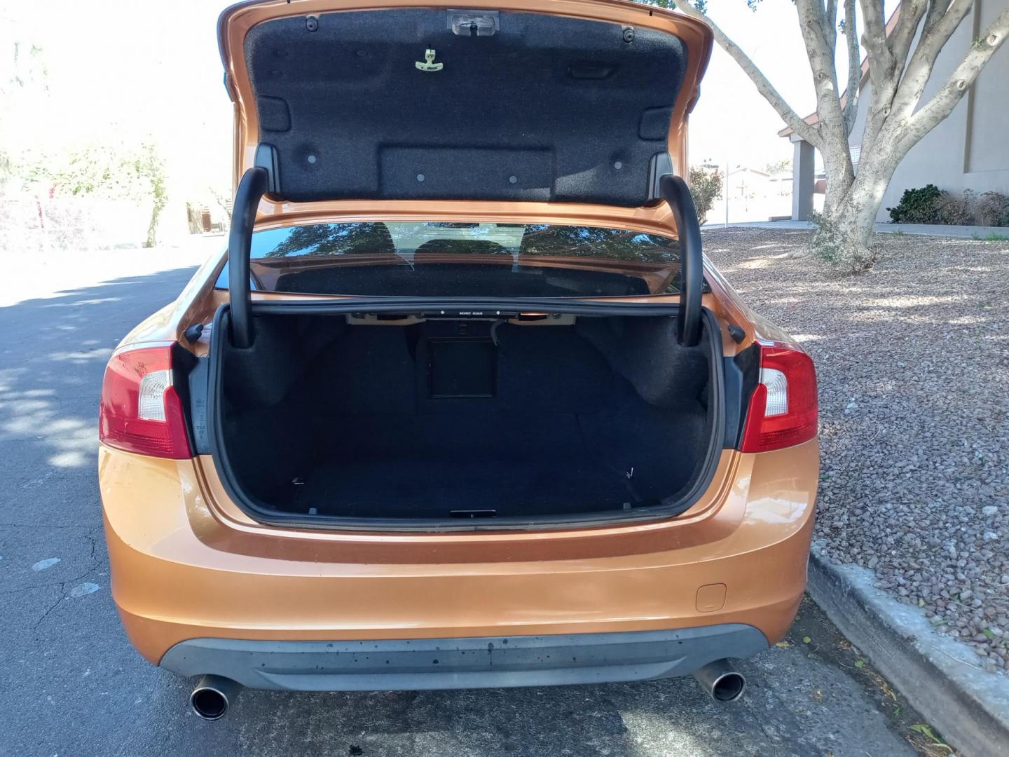 2012 bronze /gray and black Volvo S60 T5 (YV1622FS2C2) with an 2.5L L5 DOHC 20V TURBO engine, 6-Speed Automatic transmission, located at 323 E Dunlap Ave., Phoenix, AZ, 85020, (602) 331-9000, 33.567677, -112.069000 - 2012 Volvo S60 T5,……. EXCELLENT condition,…… A Real Must See!!.... No accidents, Power everything, Ice cold ac, gray and black interior with black cloth seats in near perfect condition, power windows, power door locks, stereo/cd player, phone sync, blue tooth, satellite compatible, clean Ar - Photo#15