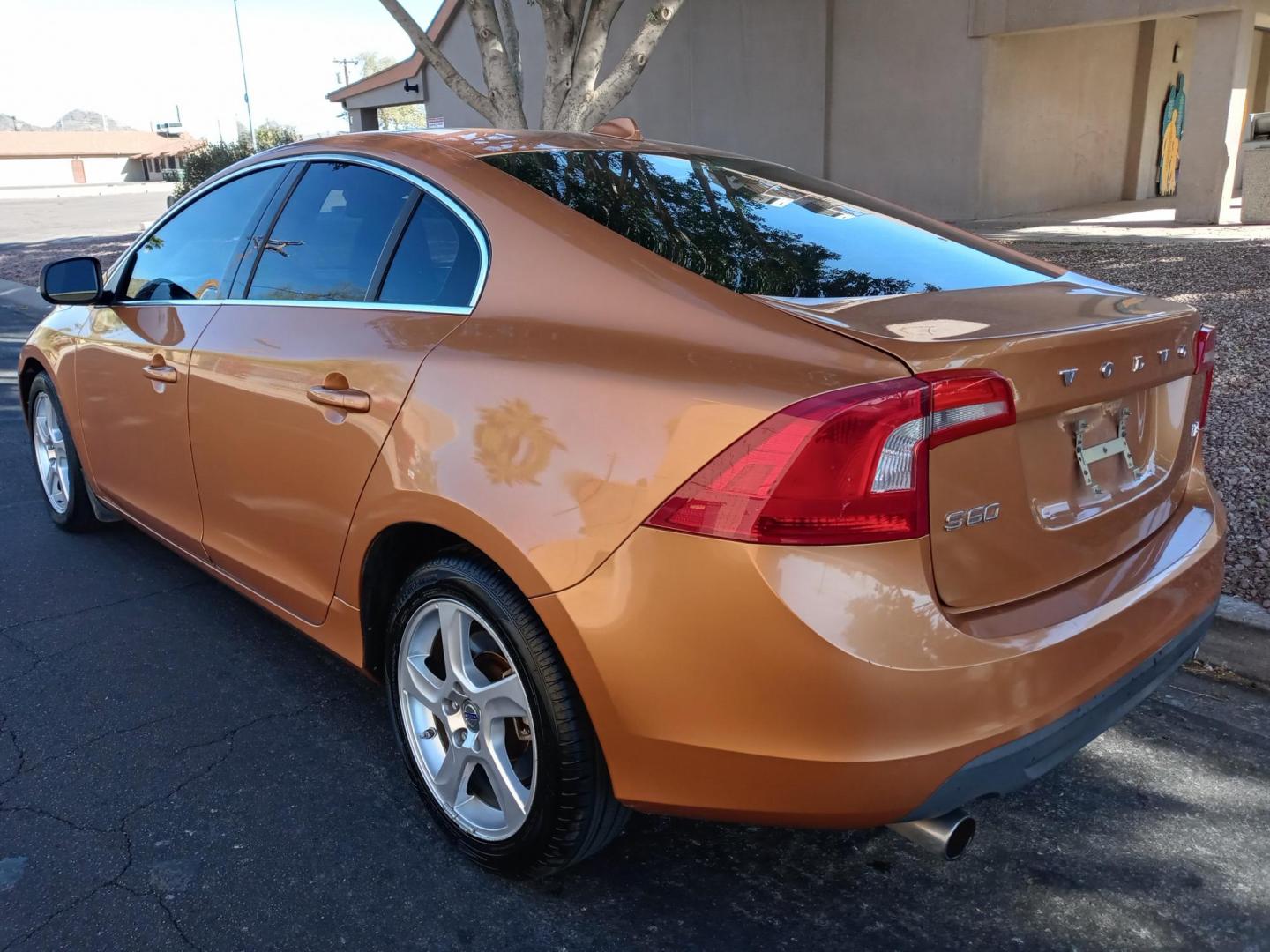 2012 bronze /gray and black Volvo S60 T5 (YV1622FS2C2) with an 2.5L L5 DOHC 20V TURBO engine, 6-Speed Automatic transmission, located at 323 E Dunlap Ave., Phoenix, AZ, 85020, (602) 331-9000, 33.567677, -112.069000 - 2012 Volvo S60 T5,……. EXCELLENT condition,…… A Real Must See!!.... No accidents, Power everything, Ice cold ac, gray and black interior with black cloth seats in near perfect condition, power windows, power door locks, stereo/cd player, phone sync, blue tooth, satellite compatible, clean Ar - Photo#4