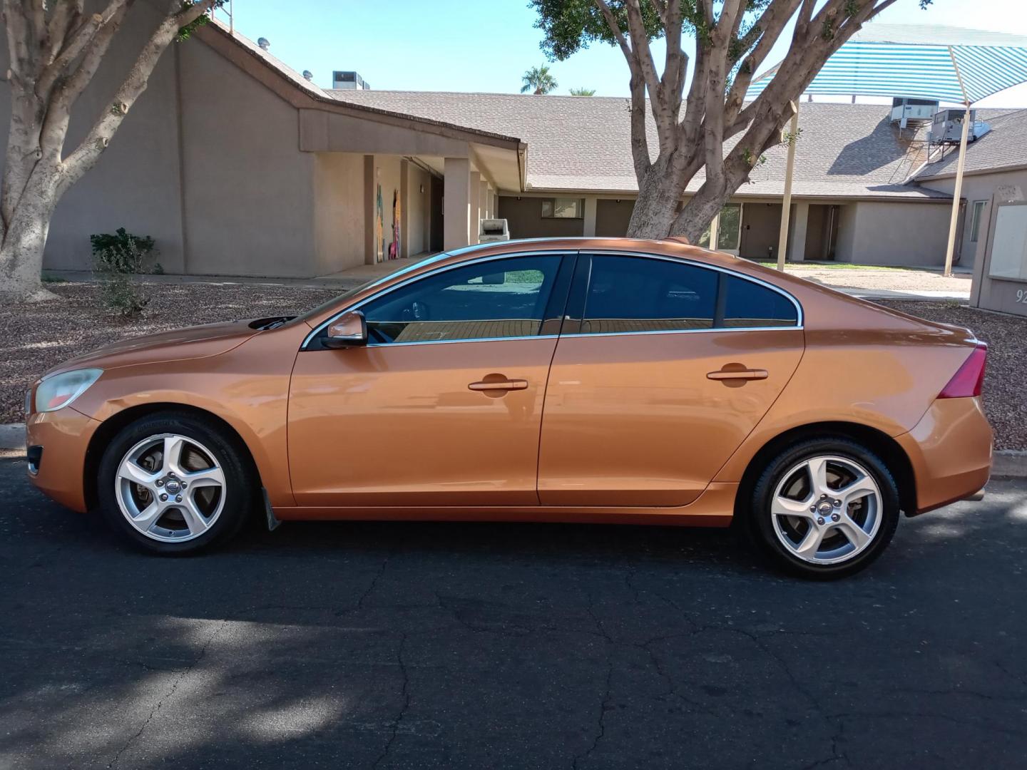 2012 bronze /gray and black Volvo S60 T5 (YV1622FS2C2) with an 2.5L L5 DOHC 20V TURBO engine, 6-Speed Automatic transmission, located at 323 E Dunlap Ave., Phoenix, AZ, 85020, (602) 331-9000, 33.567677, -112.069000 - 2012 Volvo S60 T5,……. EXCELLENT condition,…… A Real Must See!!.... No accidents, Power everything, Ice cold ac, gray and black interior with black cloth seats in near perfect condition, power windows, power door locks, stereo/cd player, phone sync, blue tooth, satellite compatible, clean Ar - Photo#5
