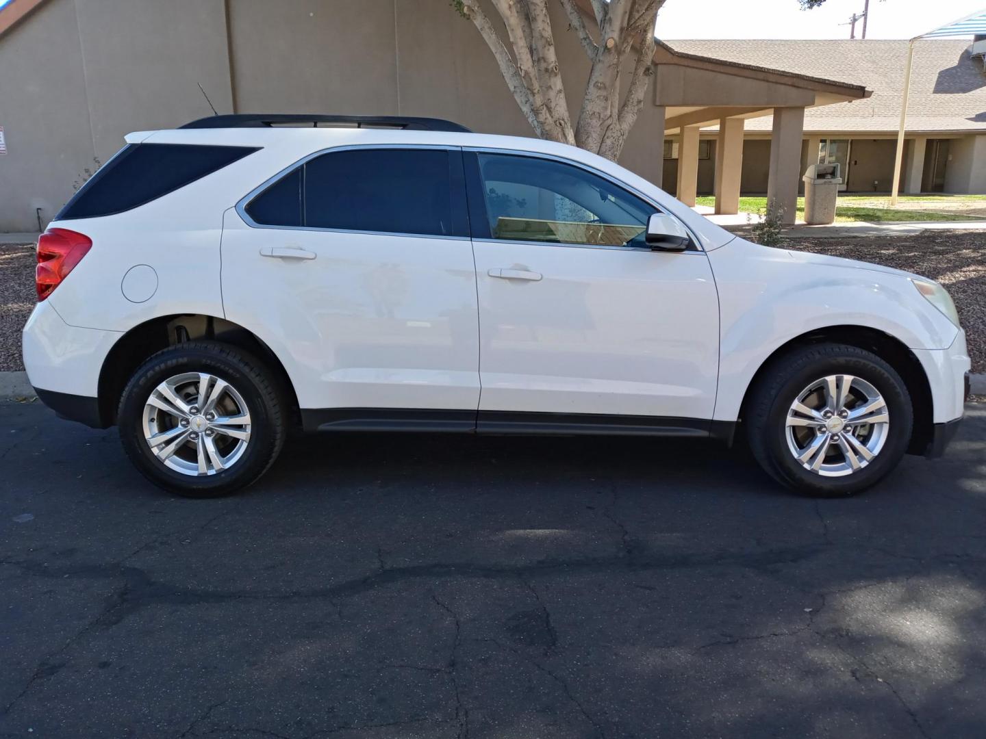2013 WHITE /gray and black Chevrolet Equinox 1LT AWD (2GNFLEEK0D6) with an 2.4L L4 DOHC 16V engine, 6-Speed Automatic transmission, located at 323 E Dunlap Ave., Phoenix, AZ, 85020, (602) 331-9000, 33.567677, -112.069000 - 2013 Chevrolet Equinox 1LT AWD,……. EXCELLENT condition,…… A Real Must See!!.... No accidents, Power everything, Ice cold ac, gray and black interior with black cloth seats in near perfect condition, power windows, power door locks, touch screen stereo/cd player, phone sync, blue tooth, backu - Photo#4