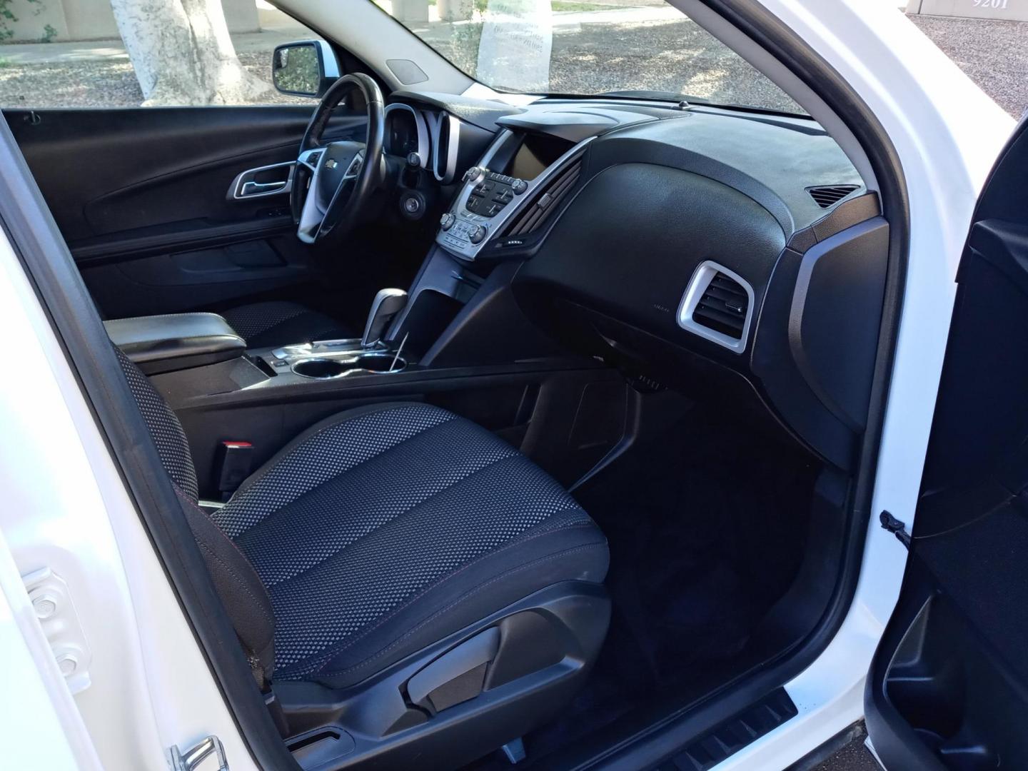 2013 WHITE /gray and black Chevrolet Equinox 1LT AWD (2GNFLEEK0D6) with an 2.4L L4 DOHC 16V engine, 6-Speed Automatic transmission, located at 323 E Dunlap Ave., Phoenix, AZ, 85020, (602) 331-9000, 33.567677, -112.069000 - 2013 Chevrolet Equinox 1LT AWD,……. EXCELLENT condition,…… A Real Must See!!.... No accidents, Power everything, Ice cold ac, gray and black interior with black cloth seats in near perfect condition, power windows, power door locks, touch screen stereo/cd player, phone sync, blue tooth, backu - Photo#12