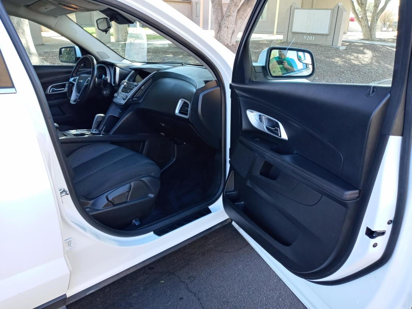 2013 WHITE /gray and black Chevrolet Equinox 1LT AWD (2GNFLEEK0D6) with an 2.4L L4 DOHC 16V engine, 6-Speed Automatic transmission, located at 323 E Dunlap Ave., Phoenix, AZ, 85020, (602) 331-9000, 33.567677, -112.069000 - 2013 Chevrolet Equinox 1LT AWD,……. EXCELLENT condition,…… A Real Must See!!.... No accidents, Power everything, Ice cold ac, gray and black interior with black cloth seats in near perfect condition, power windows, power door locks, touch screen stereo/cd player, phone sync, blue tooth, backu - Photo#11