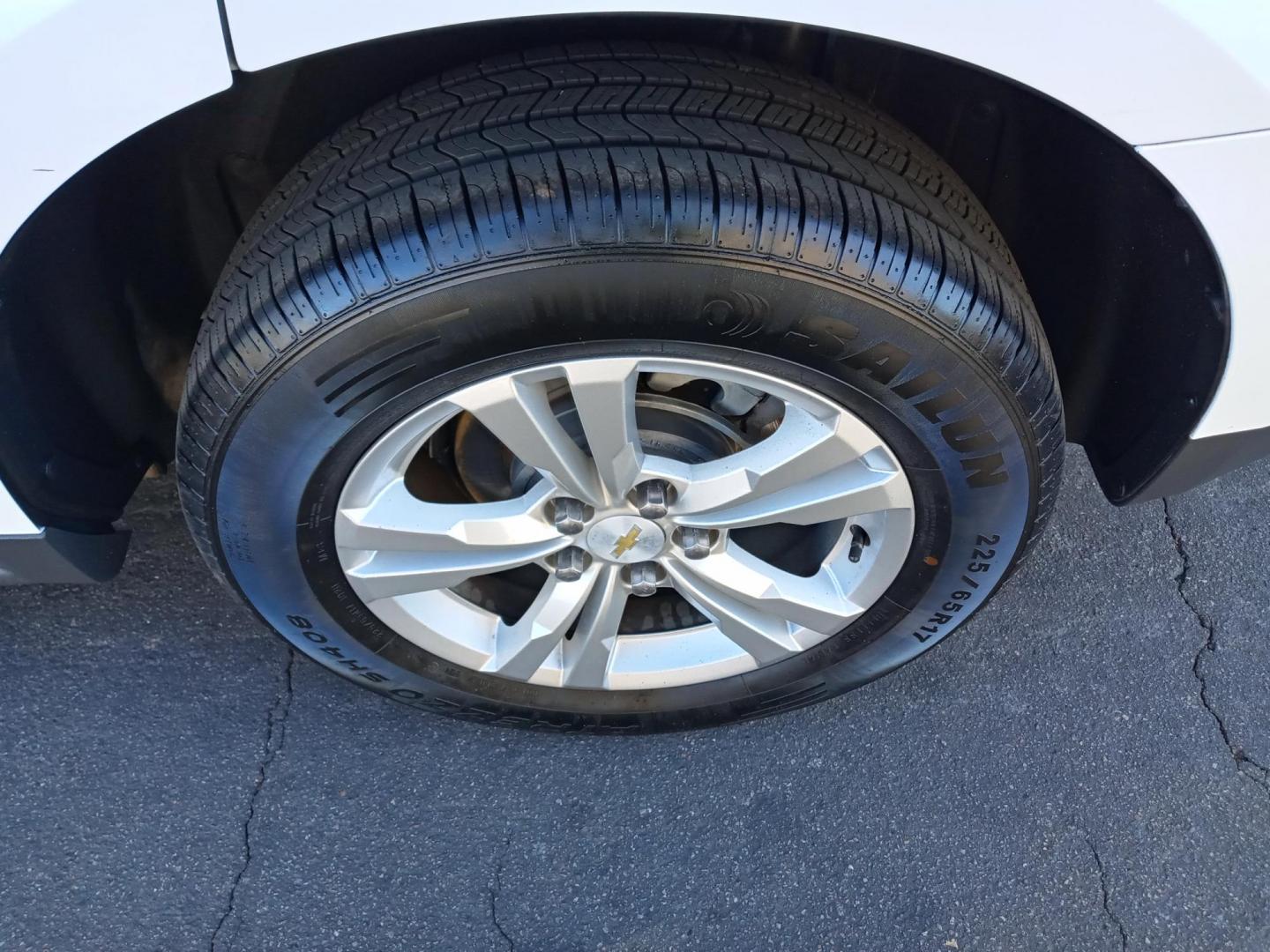 2013 WHITE /gray and black Chevrolet Equinox 1LT AWD (2GNFLEEK0D6) with an 2.4L L4 DOHC 16V engine, 6-Speed Automatic transmission, located at 323 E Dunlap Ave., Phoenix, AZ, 85020, (602) 331-9000, 33.567677, -112.069000 - 2013 Chevrolet Equinox 1LT AWD,……. EXCELLENT condition,…… A Real Must See!!.... No accidents, Power everything, Ice cold ac, gray and black interior with black cloth seats in near perfect condition, power windows, power door locks, touch screen stereo/cd player, phone sync, blue tooth, backu - Photo#17