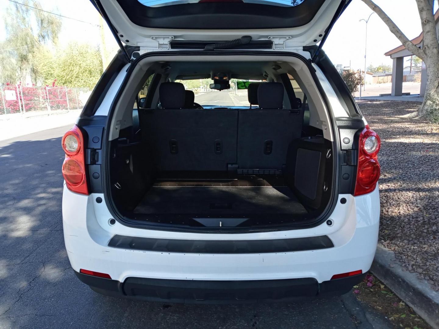 2013 WHITE /gray and black Chevrolet Equinox 1LT AWD (2GNFLEEK0D6) with an 2.4L L4 DOHC 16V engine, 6-Speed Automatic transmission, located at 323 E Dunlap Ave., Phoenix, AZ, 85020, (602) 331-9000, 33.567677, -112.069000 - 2013 Chevrolet Equinox 1LT AWD,……. EXCELLENT condition,…… A Real Must See!!.... No accidents, Power everything, Ice cold ac, gray and black interior with black cloth seats in near perfect condition, power windows, power door locks, touch screen stereo/cd player, phone sync, blue tooth, backu - Photo#15