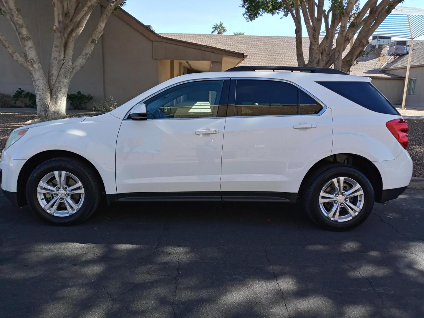 2013 WHITE /gray and black Chevrolet Equinox 1LT AWD (2GNFLEEK0D6) with an 2.4L L4 DOHC 16V engine, 6-Speed Automatic transmission, located at 323 E Dunlap Ave., Phoenix, AZ, 85020, (602) 331-9000, 33.567677, -112.069000 - 2013 Chevrolet Equinox 1LT AWD,……. EXCELLENT condition,…… A Real Must See!!.... No accidents, Power everything, Ice cold ac, gray and black interior with black cloth seats in near perfect condition, power windows, power door locks, touch screen stereo/cd player, phone sync, blue tooth, backu - Photo#6
