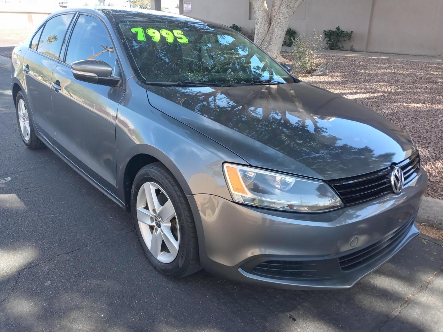 2011 gray /gray Volkswagen Jetta SE PZEV (3VWDZ7AJ3BM) with an 2.5L L5 DOHC 20V engine, 6-Speed Automatic transmission, located at 323 E Dunlap Ave., Phoenix, AZ, 85020, (602) 331-9000, 33.567677, -112.069000 - 2011 Volkswagen Jetta SE PZEV,...... EXCELLENT condition, A Real Must See!!.... No accidents, Ice cold ac, Stereo/CD Player, Bluetooth, Phone sync, Clean Black and gray interior with Black Leather seats in near perfect condition, power windows, power door locks, clean Arizona title, Runs and Drives - Photo#2