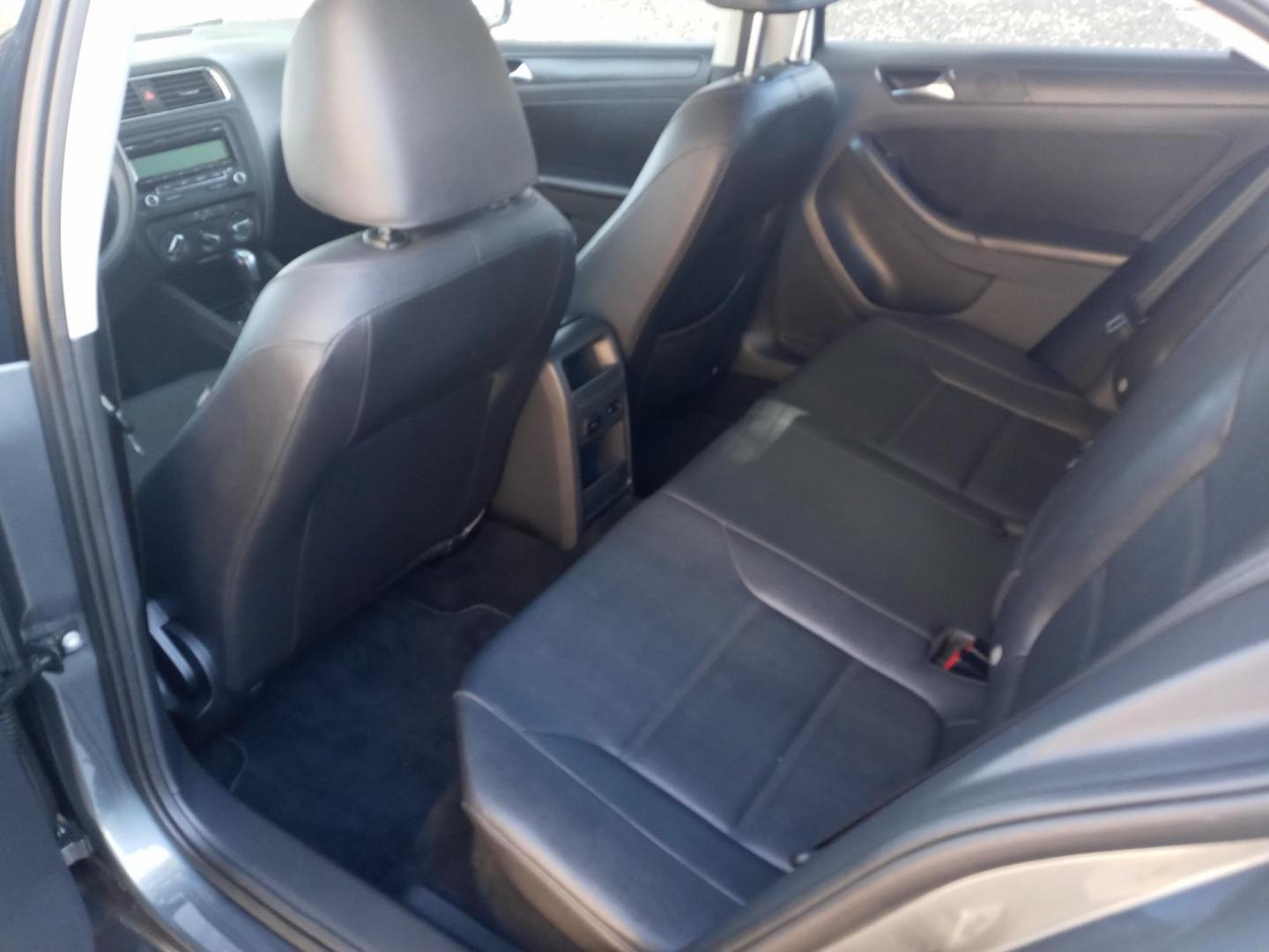 2011 gray /gray Volkswagen Jetta SE PZEV (3VWDZ7AJ3BM) with an 2.5L L5 DOHC 20V engine, 6-Speed Automatic transmission, located at 323 E Dunlap Ave., Phoenix, AZ, 85020, (602) 331-9000, 33.567677, -112.069000 - 2011 Volkswagen Jetta SE PZEV,...... EXCELLENT condition, A Real Must See!!.... No accidents, Ice cold ac, Stereo/CD Player, Bluetooth, Phone sync, Clean Black and gray interior with Black Leather seats in near perfect condition, power windows, power door locks, clean Arizona title, Runs and Drives - Photo#11
