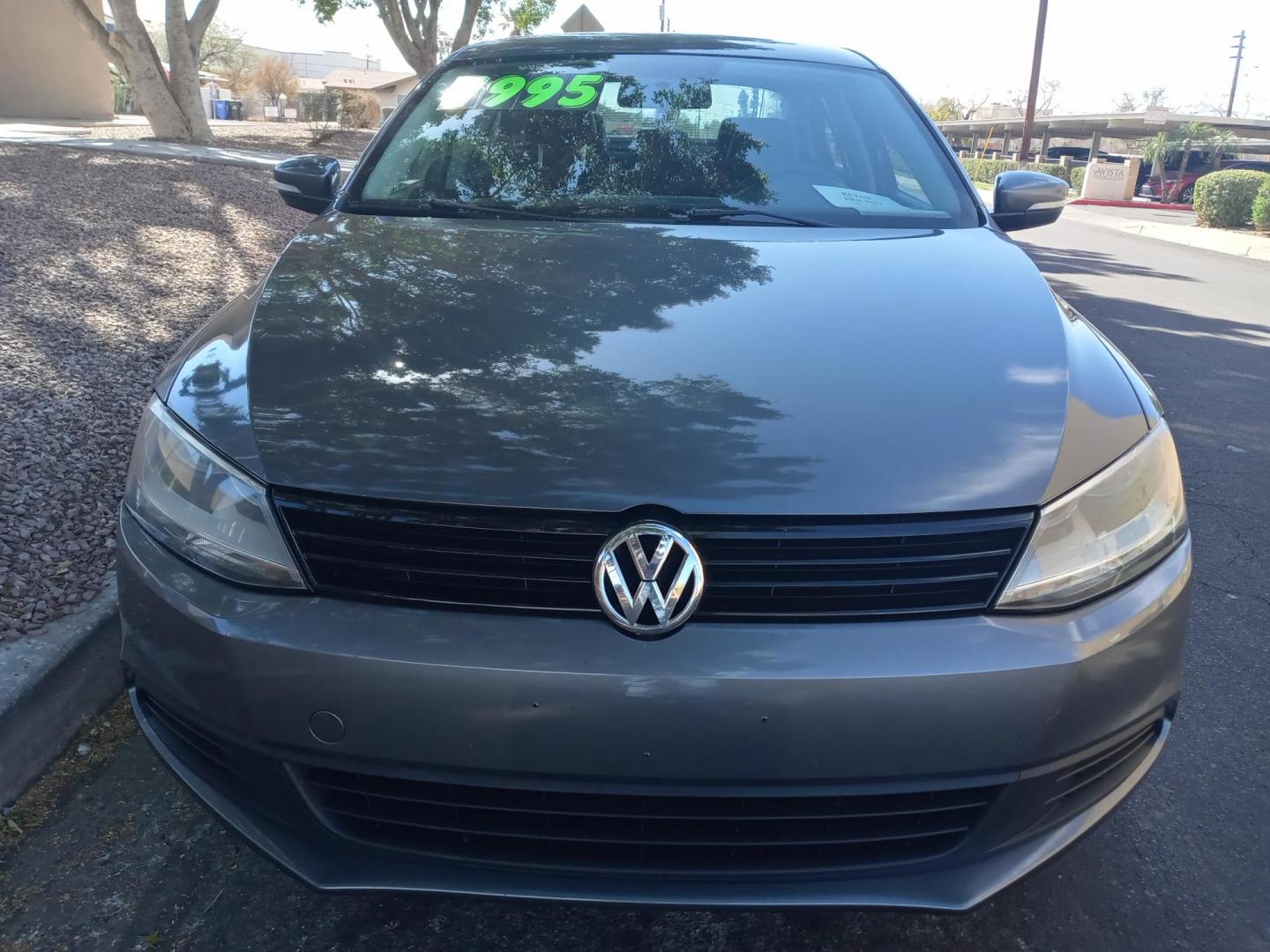2011 gray /gray Volkswagen Jetta SE PZEV (3VWDZ7AJ3BM) with an 2.5L L5 DOHC 20V engine, 6-Speed Automatic transmission, located at 323 E Dunlap Ave., Phoenix, AZ, 85020, (602) 331-9000, 33.567677, -112.069000 - 2011 Volkswagen Jetta SE PZEV,...... EXCELLENT condition, A Real Must See!!.... No accidents, Ice cold ac, Stereo/CD Player, Bluetooth, Phone sync, Clean Black and gray interior with Black Leather seats in near perfect condition, power windows, power door locks, clean Arizona title, Runs and Drives - Photo#1
