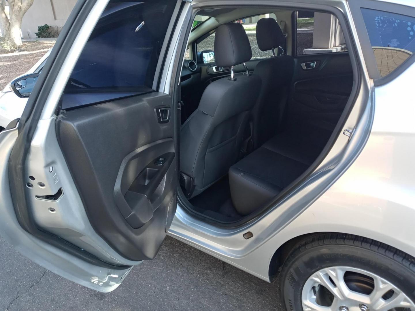 2016 silver /gray and black Ford Fiesta SE Hatchback (3FADP4EJ8GM) with an 1.6L L4 DOHC 16V engine, automatic transmission, located at 323 E Dunlap Ave., Phoenix, AZ, 85020, (602) 331-9000, 33.567677, -112.069000 - 2016 Ford Fiesta SE Hatchback,...... EXCELLENT condition, A Real Must See!!.... No accidents, Ice cold ac, Stereo/CD Player, Bluetooth, Phone sync, Clean Black and gray interior with Black cloth seats in near perfect condition, power windows, power door locks, clean Arizona title, Runs and Drives E - Photo#9