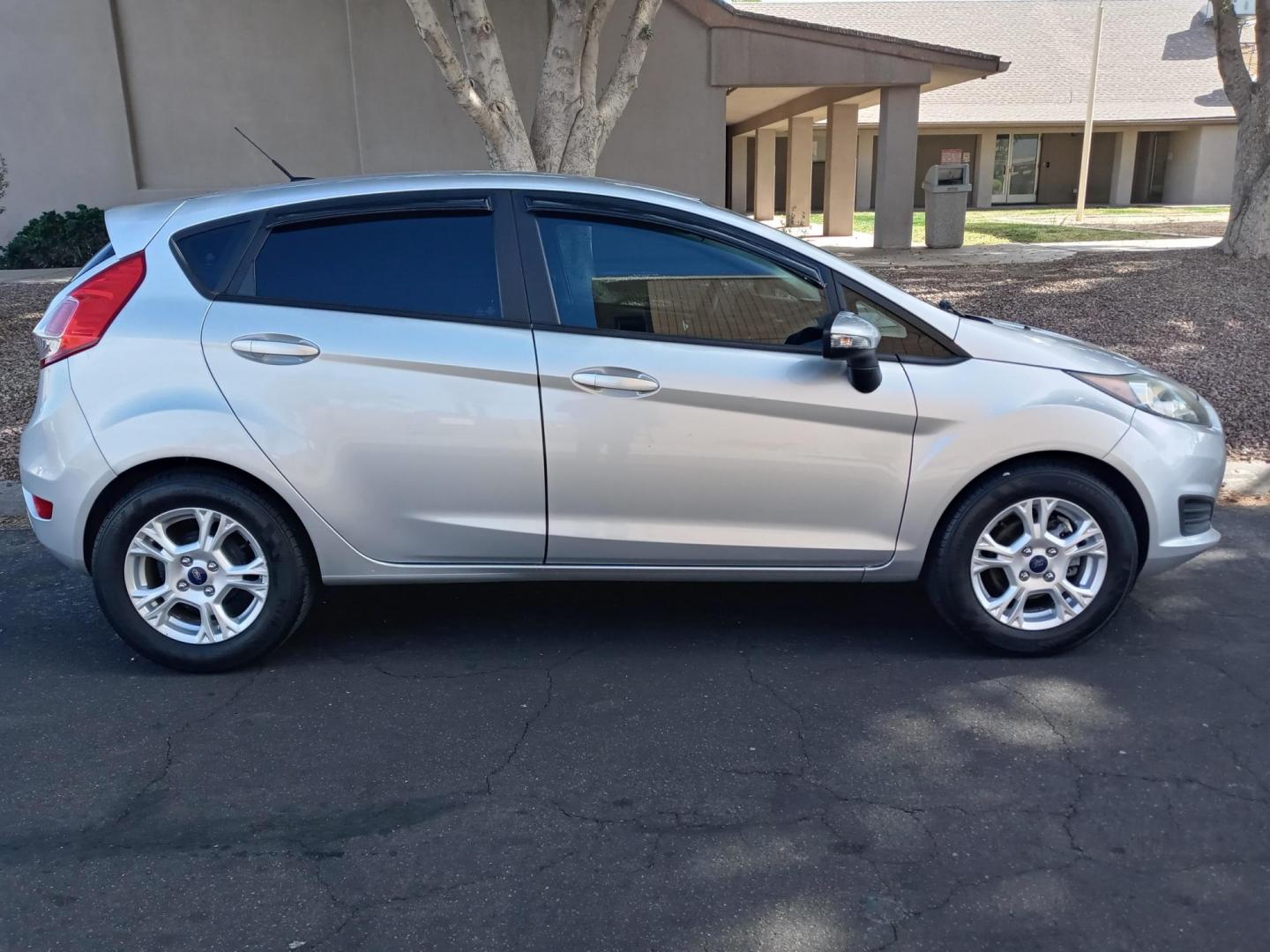 2016 silver /gray and black Ford Fiesta SE Hatchback (3FADP4EJ8GM) with an 1.6L L4 DOHC 16V engine, automatic transmission, located at 323 E Dunlap Ave., Phoenix, AZ, 85020, (602) 331-9000, 33.567677, -112.069000 - 2016 Ford Fiesta SE Hatchback,...... EXCELLENT condition, A Real Must See!!.... No accidents, Ice cold ac, Stereo/CD Player, Bluetooth, Phone sync, Clean Black and gray interior with Black cloth seats in near perfect condition, power windows, power door locks, clean Arizona title, Runs and Drives E - Photo#3