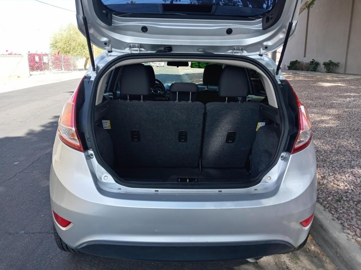 2016 silver /gray and black Ford Fiesta SE Hatchback (3FADP4EJ8GM) with an 1.6L L4 DOHC 16V engine, automatic transmission, located at 323 E Dunlap Ave., Phoenix, AZ, 85020, (602) 331-9000, 33.567677, -112.069000 - 2016 Ford Fiesta SE Hatchback,...... EXCELLENT condition, A Real Must See!!.... No accidents, Ice cold ac, Stereo/CD Player, Bluetooth, Phone sync, Clean Black and gray interior with Black cloth seats in near perfect condition, power windows, power door locks, clean Arizona title, Runs and Drives E - Photo#15