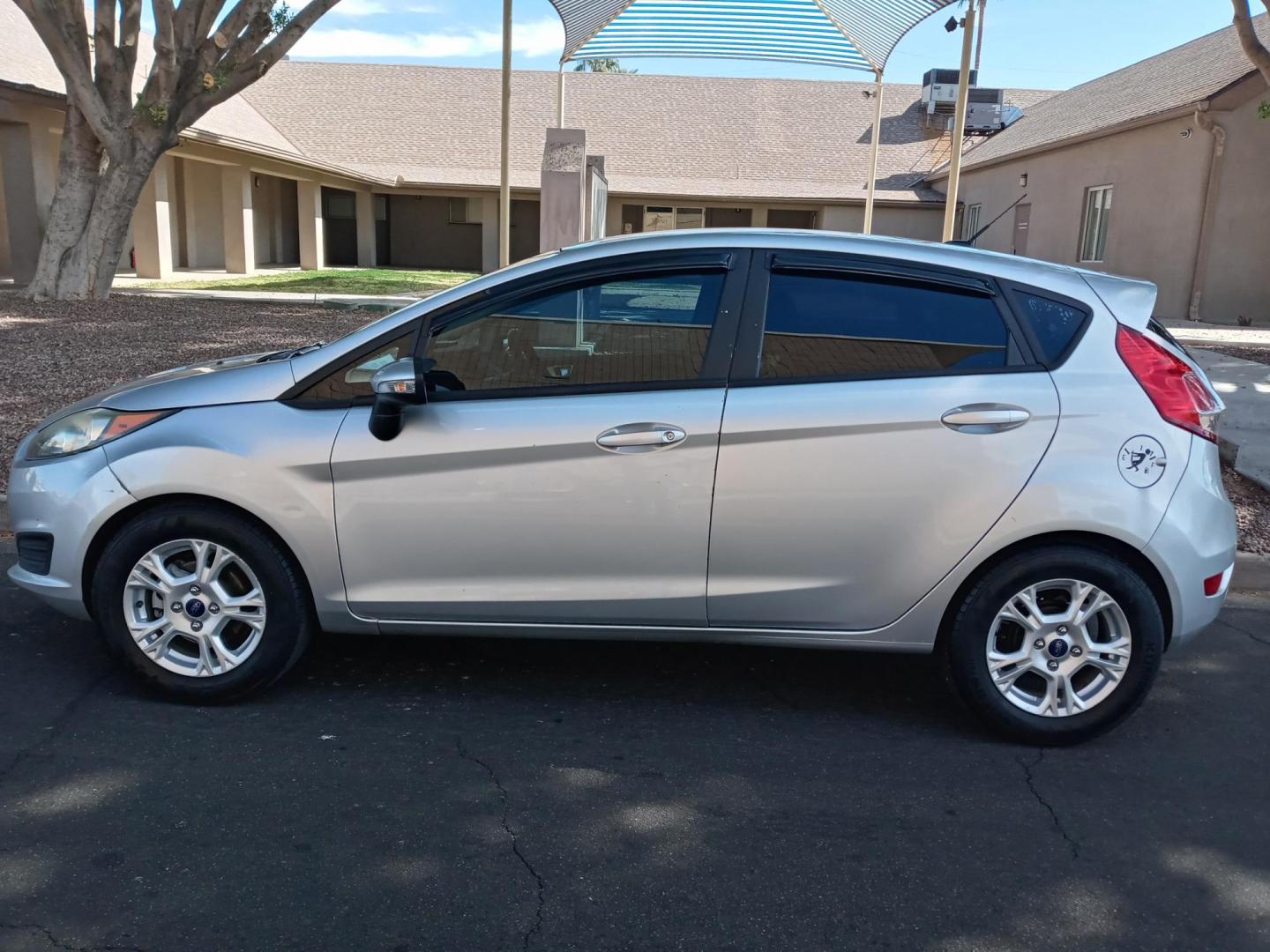 2016 silver /gray and black Ford Fiesta SE Hatchback (3FADP4EJ8GM) with an 1.6L L4 DOHC 16V engine, automatic transmission, located at 323 E Dunlap Ave., Phoenix, AZ, 85020, (602) 331-9000, 33.567677, -112.069000 - 2016 Ford Fiesta SE Hatchback,...... EXCELLENT condition, A Real Must See!!.... No accidents, Ice cold ac, Stereo/CD Player, Bluetooth, Phone sync, Clean Black and gray interior with Black cloth seats in near perfect condition, power windows, power door locks, clean Arizona title, Runs and Drives E - Photo#5
