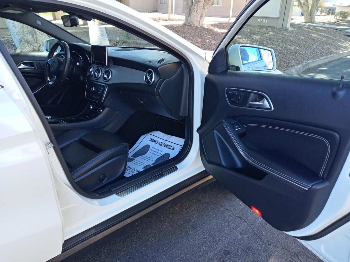 2017 WHITE /black Mercedes-Benz GLA-Class GLA250 (WDCTG4EBXHJ) with an 2.0L L4 DOHC 16V TURBO engine, 7A transmission, located at 323 E Dunlap Ave., Phoenix, AZ, 85020, (602) 331-9000, 33.567677, -112.069000 - 2017 Mercedes-Benz GLA-Class GLA250,......A True Must See!! No accidents, IceCold AC, The car is gorgeous inside and out, power windows, power door locks, Gorgeous tinted sunroof, Stereo/Cd Player, Navigation, Phone sync, Bluetooth, Satellite radio compatible, Backup camera, Clean Black Interior wit - Photo#12