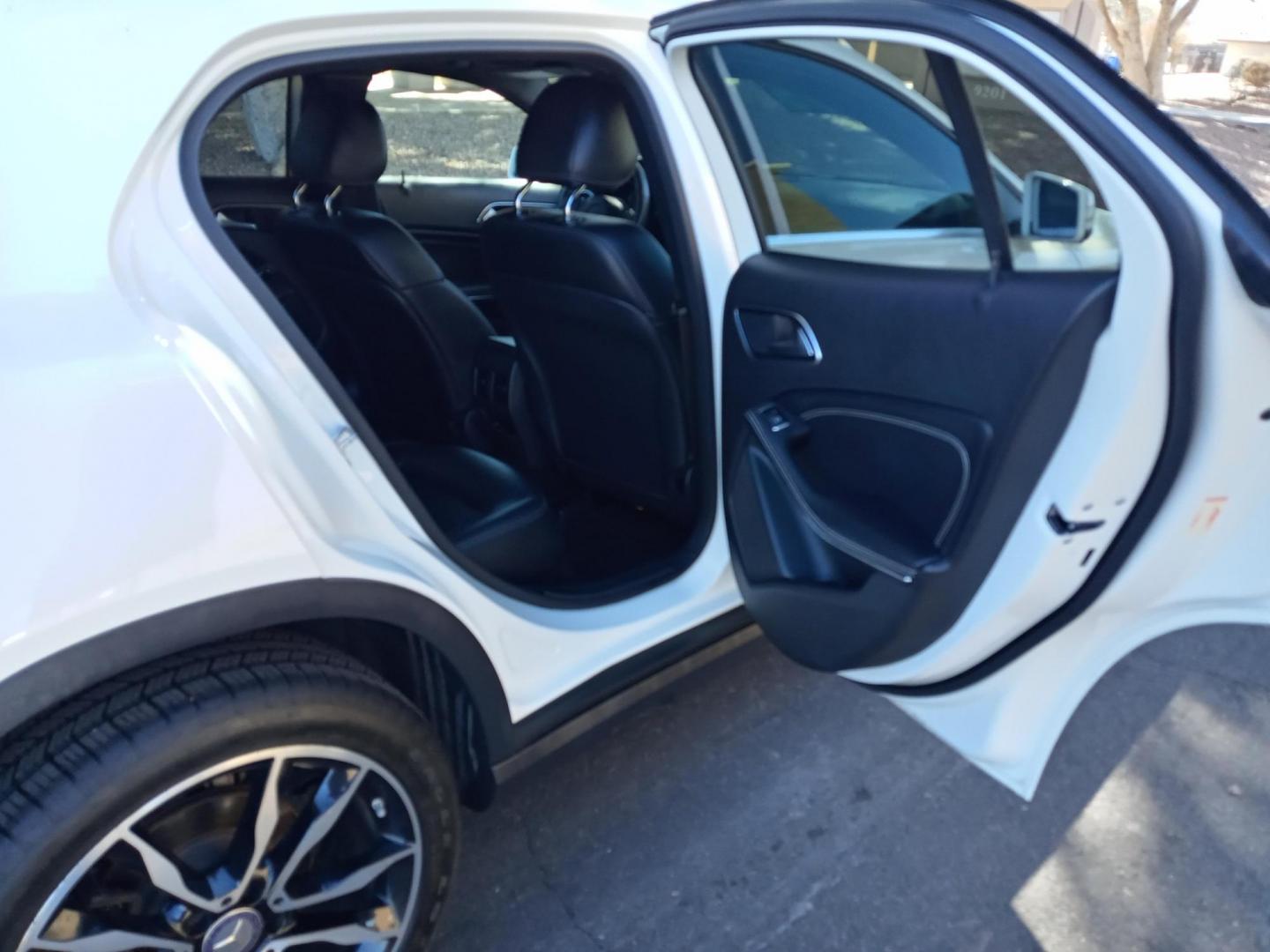 2017 WHITE /black Mercedes-Benz GLA-Class GLA250 (WDCTG4EBXHJ) with an 2.0L L4 DOHC 16V TURBO engine, 7A transmission, located at 323 E Dunlap Ave., Phoenix, AZ, 85020, (602) 331-9000, 33.567677, -112.069000 - 2017 Mercedes-Benz GLA-Class GLA250,......A True Must See!! No accidents, IceCold AC, The car is gorgeous inside and out, power windows, power door locks, Gorgeous tinted sunroof, Stereo/Cd Player, Navigation, Phone sync, Bluetooth, Satellite radio compatible, Backup camera, Clean Black Interior wit - Photo#14