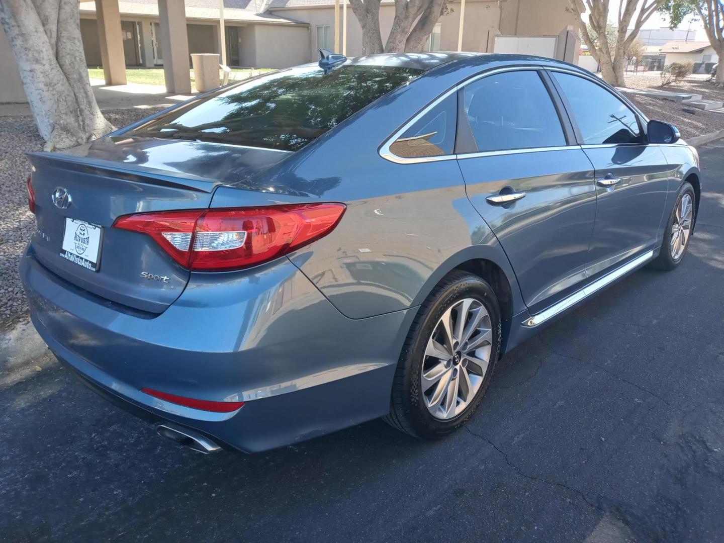 2015 BLUE /gray and black Hyundai Sonata Sport (5NPE34AF4FH) with an 2.4L L4 DOHC 16V engine, 6-Speed Automatic transmission, located at 323 E Dunlap Ave., Phoenix, AZ, 85020, (602) 331-9000, 33.567677, -112.069000 - 2015 Hyundai Sonata Sport,……. EXCELLENT condition,........ A Real Must See!!.... No accidents, Power everything, Ice cold ac, Gray and black interior with gray leather seats in near perfect condition, power windows, power door locks, Stereo/cd player, phone sync, blue tooth, backup camera, clea - Photo#3