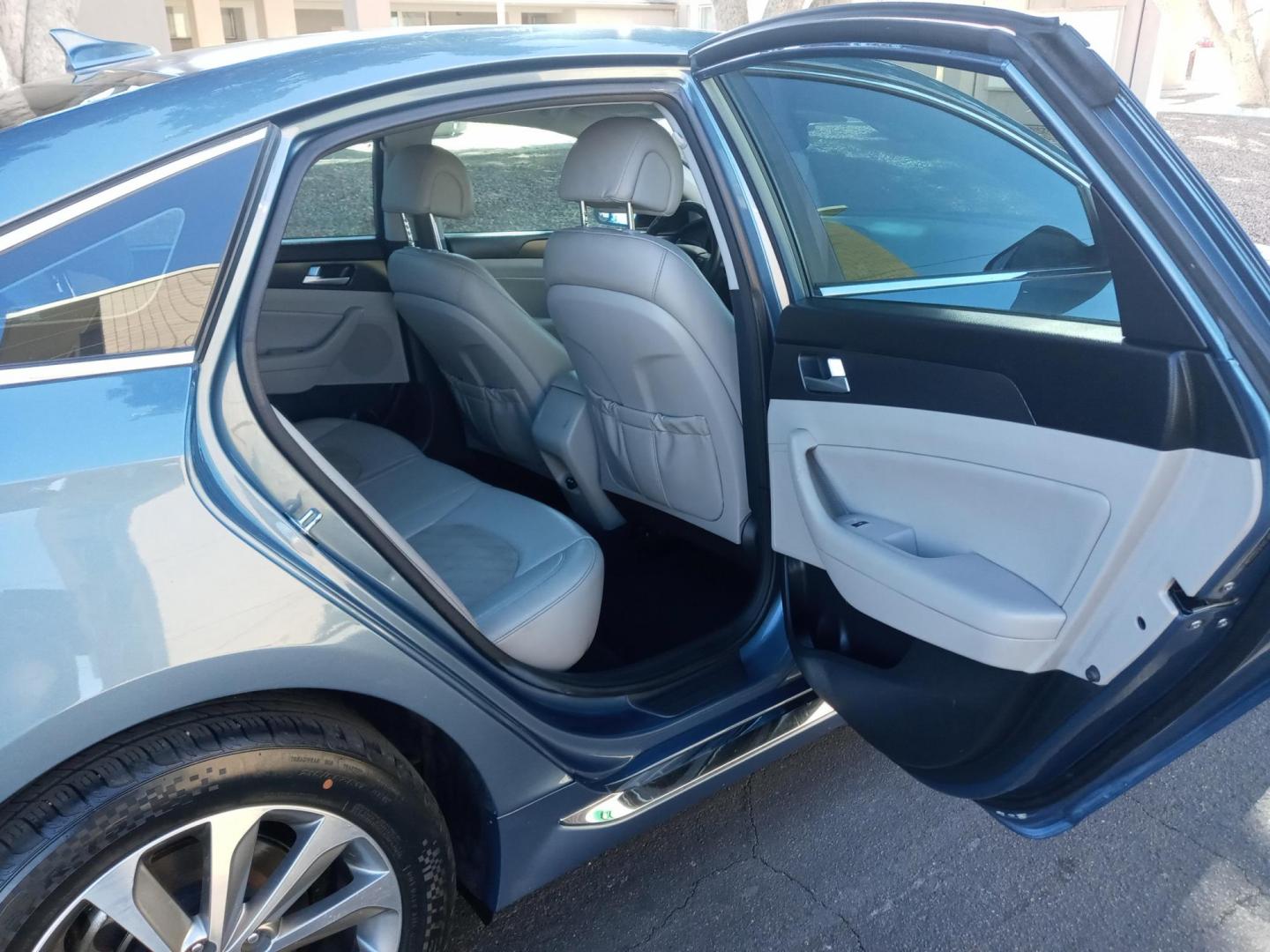 2015 BLUE /gray and black Hyundai Sonata Sport (5NPE34AF4FH) with an 2.4L L4 DOHC 16V engine, 6-Speed Automatic transmission, located at 323 E Dunlap Ave., Phoenix, AZ, 85020, (602) 331-9000, 33.567677, -112.069000 - 2015 Hyundai Sonata Sport,……. EXCELLENT condition,........ A Real Must See!!.... No accidents, Power everything, Ice cold ac, Gray and black interior with gray leather seats in near perfect condition, power windows, power door locks, Stereo/cd player, phone sync, blue tooth, backup camera, clea - Photo#14
