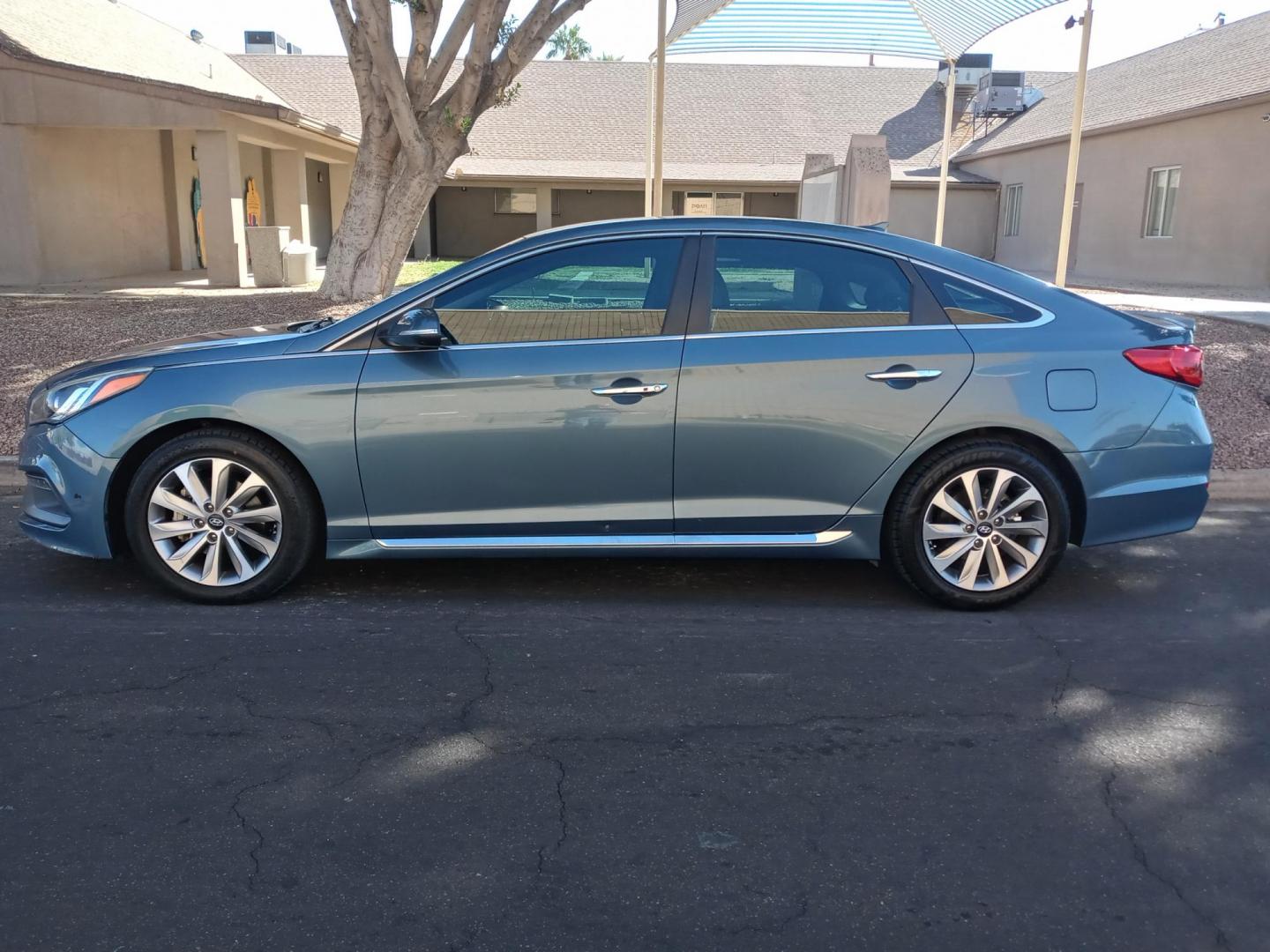 2015 BLUE /gray and black Hyundai Sonata Sport (5NPE34AF4FH) with an 2.4L L4 DOHC 16V engine, 6-Speed Automatic transmission, located at 323 E Dunlap Ave., Phoenix, AZ, 85020, (602) 331-9000, 33.567677, -112.069000 - 2015 Hyundai Sonata Sport,……. EXCELLENT condition,........ A Real Must See!!.... No accidents, Power everything, Ice cold ac, Gray and black interior with gray leather seats in near perfect condition, power windows, power door locks, Stereo/cd player, phone sync, blue tooth, backup camera, clea - Photo#6