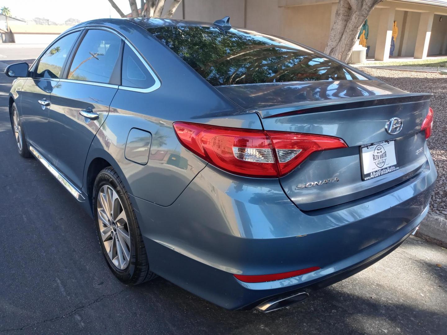 2015 BLUE /gray and black Hyundai Sonata Sport (5NPE34AF4FH) with an 2.4L L4 DOHC 16V engine, 6-Speed Automatic transmission, located at 323 E Dunlap Ave., Phoenix, AZ, 85020, (602) 331-9000, 33.567677, -112.069000 - 2015 Hyundai Sonata Sport,……. EXCELLENT condition,........ A Real Must See!!.... No accidents, Power everything, Ice cold ac, Gray and black interior with gray leather seats in near perfect condition, power windows, power door locks, Stereo/cd player, phone sync, blue tooth, backup camera, clea - Photo#5