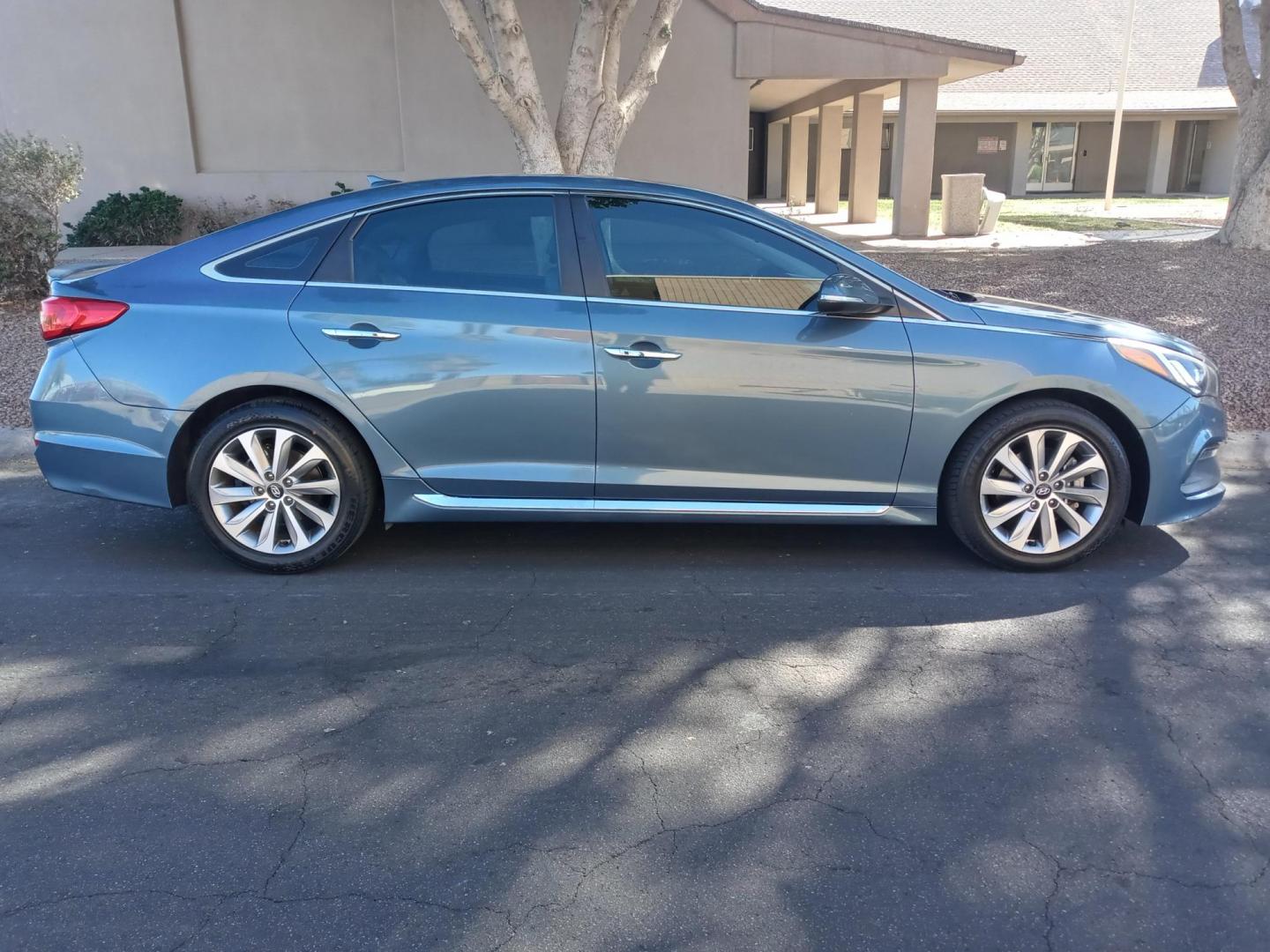 2015 BLUE /gray and black Hyundai Sonata Sport (5NPE34AF4FH) with an 2.4L L4 DOHC 16V engine, 6-Speed Automatic transmission, located at 323 E Dunlap Ave., Phoenix, AZ, 85020, (602) 331-9000, 33.567677, -112.069000 - 2015 Hyundai Sonata Sport,……. EXCELLENT condition,........ A Real Must See!!.... No accidents, Power everything, Ice cold ac, Gray and black interior with gray leather seats in near perfect condition, power windows, power door locks, Stereo/cd player, phone sync, blue tooth, backup camera, clea - Photo#4