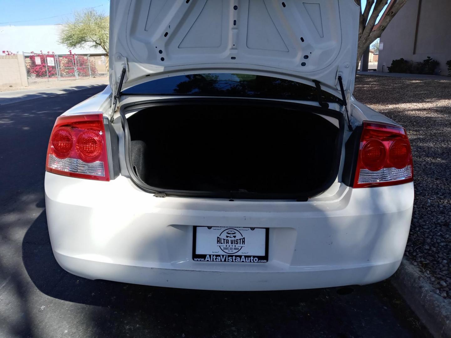 2009 WHITE /black Dodge Charger SXT (2B3LA33VX9H) with an 3.5L V6 SOHC 24V engine, 5-Speed Automatic transmission, located at 323 E Dunlap Ave., Phoenix, AZ, 85020, (602) 331-9000, 33.567677, -112.069000 - 2009 Dodge Charger SXT,……. EXCELLENT condition,……ONLY 98K MILES.......... A Real Must See!!.... No accidents, Power everything, Ice cold ac, gray and black interior with black cloth seats in near perfect condition, power windows, power door locks, stereo/cd player, phone sync, clean Arizona - Photo#16