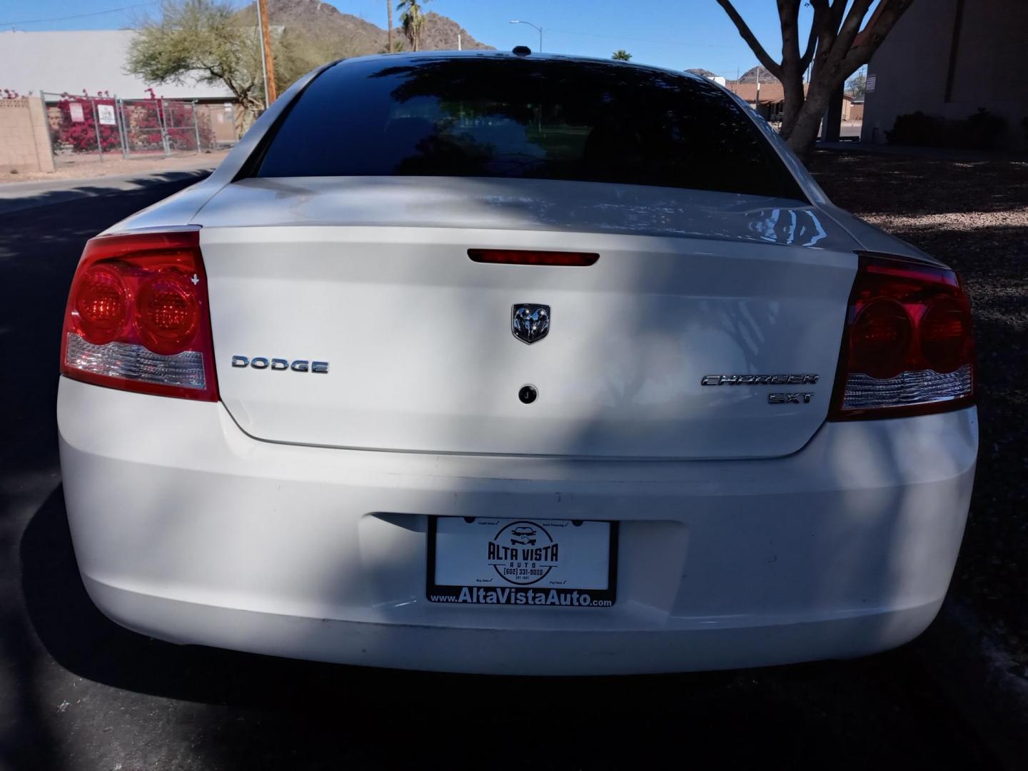 2009 WHITE /black Dodge Charger SXT (2B3LA33VX9H) with an 3.5L V6 SOHC 24V engine, 5-Speed Automatic transmission, located at 323 E Dunlap Ave., Phoenix, AZ, 85020, (602) 331-9000, 33.567677, -112.069000 - 2009 Dodge Charger SXT,……. EXCELLENT condition,……ONLY 98K MILES.......... A Real Must See!!.... No accidents, Power everything, Ice cold ac, gray and black interior with black cloth seats in near perfect condition, power windows, power door locks, stereo/cd player, phone sync, clean Arizona - Photo#7