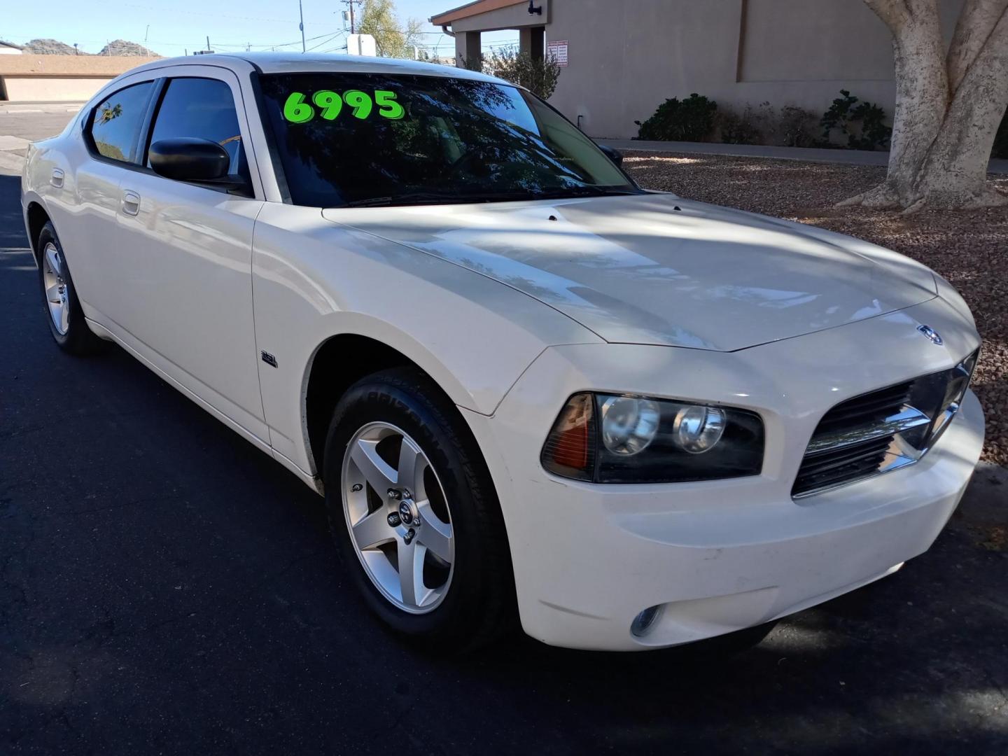 2009 WHITE /black Dodge Charger SXT (2B3LA33VX9H) with an 3.5L V6 SOHC 24V engine, 5-Speed Automatic transmission, located at 323 E Dunlap Ave., Phoenix, AZ, 85020, (602) 331-9000, 33.567677, -112.069000 - 2009 Dodge Charger SXT,……. EXCELLENT condition,……ONLY 98K MILES.......... A Real Must See!!.... No accidents, Power everything, Ice cold ac, gray and black interior with black cloth seats in near perfect condition, power windows, power door locks, stereo/cd player, phone sync, clean Arizona - Photo#2