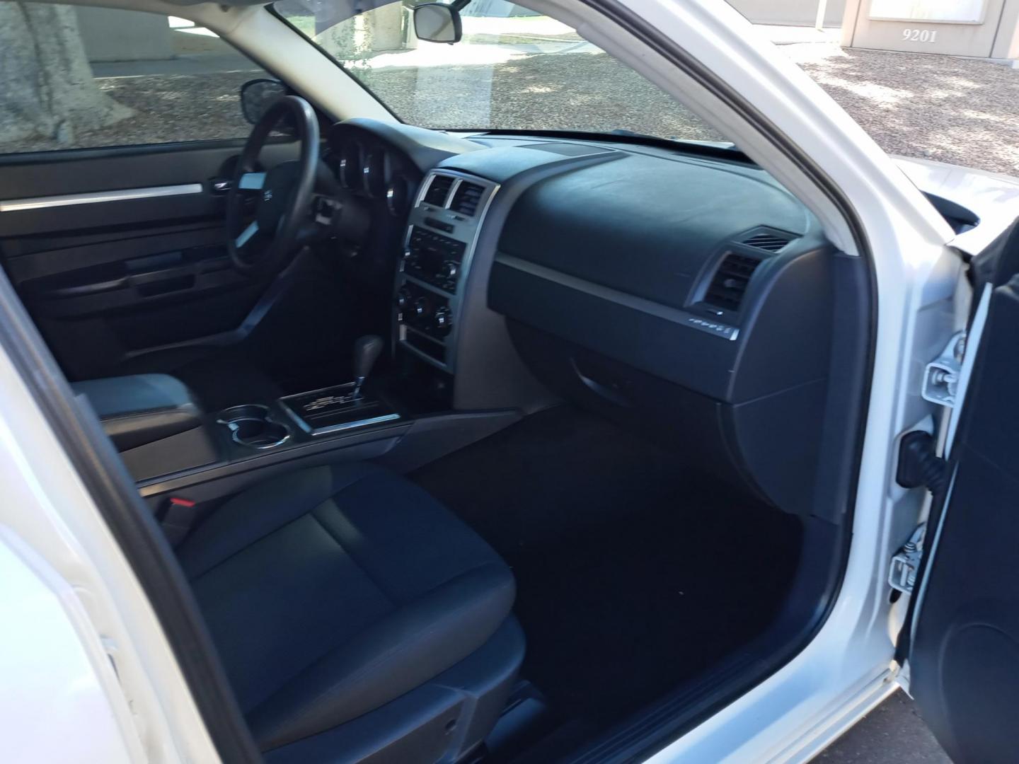 2009 WHITE /black Dodge Charger SXT (2B3LA33VX9H) with an 3.5L V6 SOHC 24V engine, 5-Speed Automatic transmission, located at 323 E Dunlap Ave., Phoenix, AZ, 85020, (602) 331-9000, 33.567677, -112.069000 - 2009 Dodge Charger SXT,……. EXCELLENT condition,……ONLY 98K MILES.......... A Real Must See!!.... No accidents, Power everything, Ice cold ac, gray and black interior with black cloth seats in near perfect condition, power windows, power door locks, stereo/cd player, phone sync, clean Arizona - Photo#12