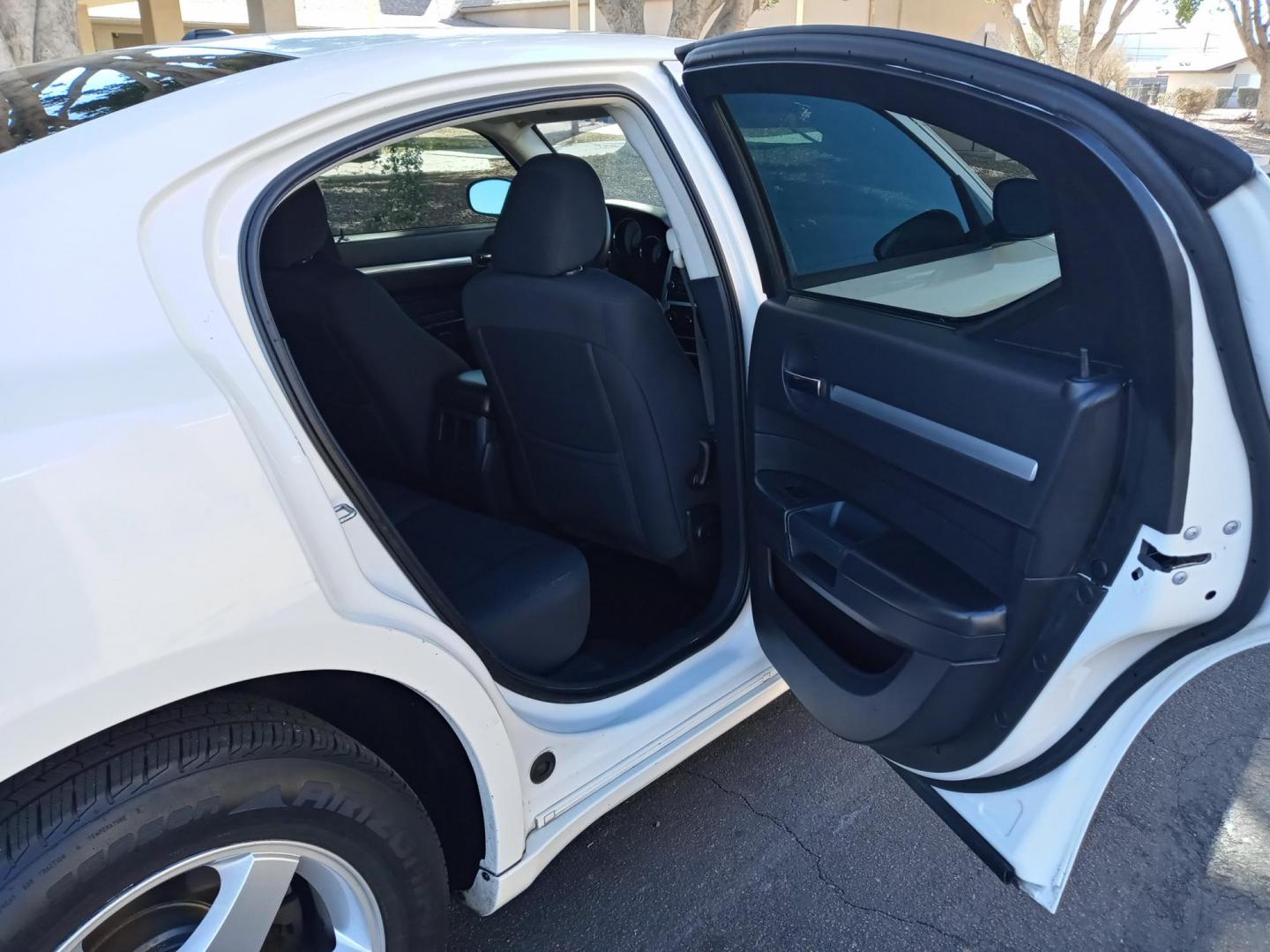 2009 WHITE /black Dodge Charger SXT (2B3LA33VX9H) with an 3.5L V6 SOHC 24V engine, 5-Speed Automatic transmission, located at 323 E Dunlap Ave., Phoenix, AZ, 85020, (602) 331-9000, 33.567677, -112.069000 - 2009 Dodge Charger SXT,……. EXCELLENT condition,……ONLY 98K MILES.......... A Real Must See!!.... No accidents, Power everything, Ice cold ac, gray and black interior with black cloth seats in near perfect condition, power windows, power door locks, stereo/cd player, phone sync, clean Arizona - Photo#14