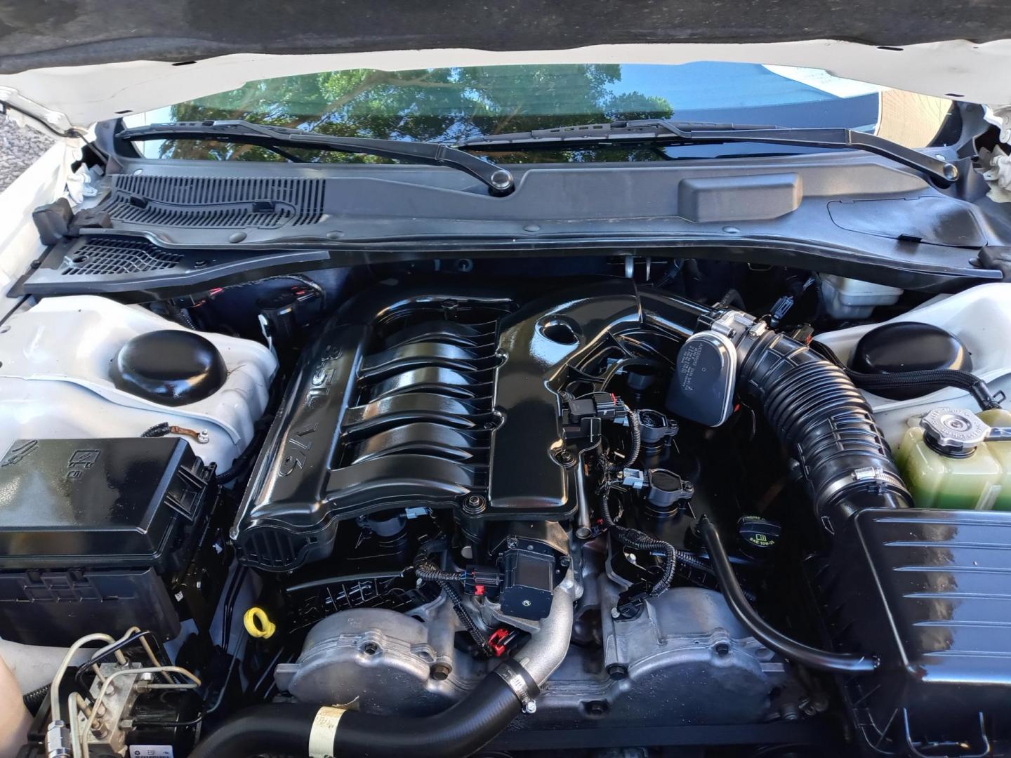 2009 WHITE /black Dodge Charger SXT (2B3LA33VX9H) with an 3.5L V6 SOHC 24V engine, 5-Speed Automatic transmission, located at 323 E Dunlap Ave., Phoenix, AZ, 85020, (602) 331-9000, 33.567677, -112.069000 - 2009 Dodge Charger SXT,……. EXCELLENT condition,……ONLY 98K MILES.......... A Real Must See!!.... No accidents, Power everything, Ice cold ac, gray and black interior with black cloth seats in near perfect condition, power windows, power door locks, stereo/cd player, phone sync, clean Arizona - Photo#17