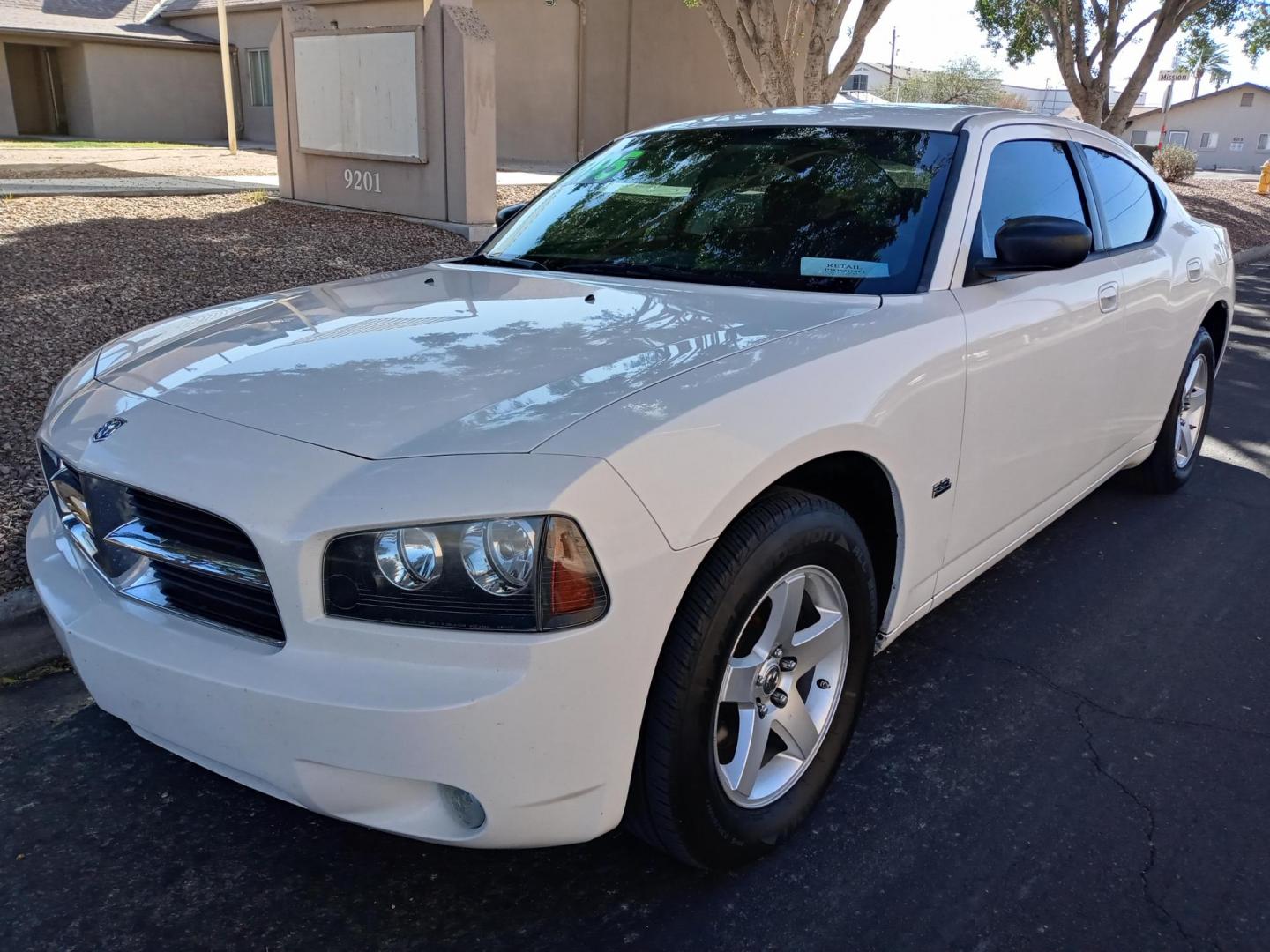 2009 WHITE /black Dodge Charger SXT (2B3LA33VX9H) with an 3.5L V6 SOHC 24V engine, 5-Speed Automatic transmission, located at 323 E Dunlap Ave., Phoenix, AZ, 85020, (602) 331-9000, 33.567677, -112.069000 - 2009 Dodge Charger SXT,……. EXCELLENT condition,……ONLY 98K MILES.......... A Real Must See!!.... No accidents, Power everything, Ice cold ac, gray and black interior with black cloth seats in near perfect condition, power windows, power door locks, stereo/cd player, phone sync, clean Arizona - Photo#0