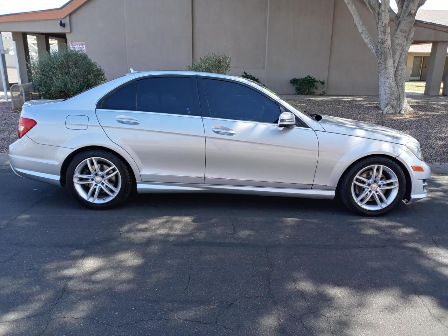 2014 silver /black Mercedes-Benz C-Class C300 4MATIC Sport Sedan (WDDGF8AB5ER) with an 3.0L V6 DOHC 24V engine, 7-Speed Automatic transmission, located at 323 E Dunlap Ave., Phoenix, AZ, 85020, (602) 331-9000, 33.567677, -112.069000 - 2014 Mercedes-Benz C-Class C300 4MATIC Sport Sedan,……. EXCELLENT condition,…… A Real Must See!!.... No accidents, Power everything, Ice cold ac, black interior with black leather seats in near perfect condition, power windows, power door locks, stereo/cd player, phone sync, blue tooth, Gorge - Photo#4