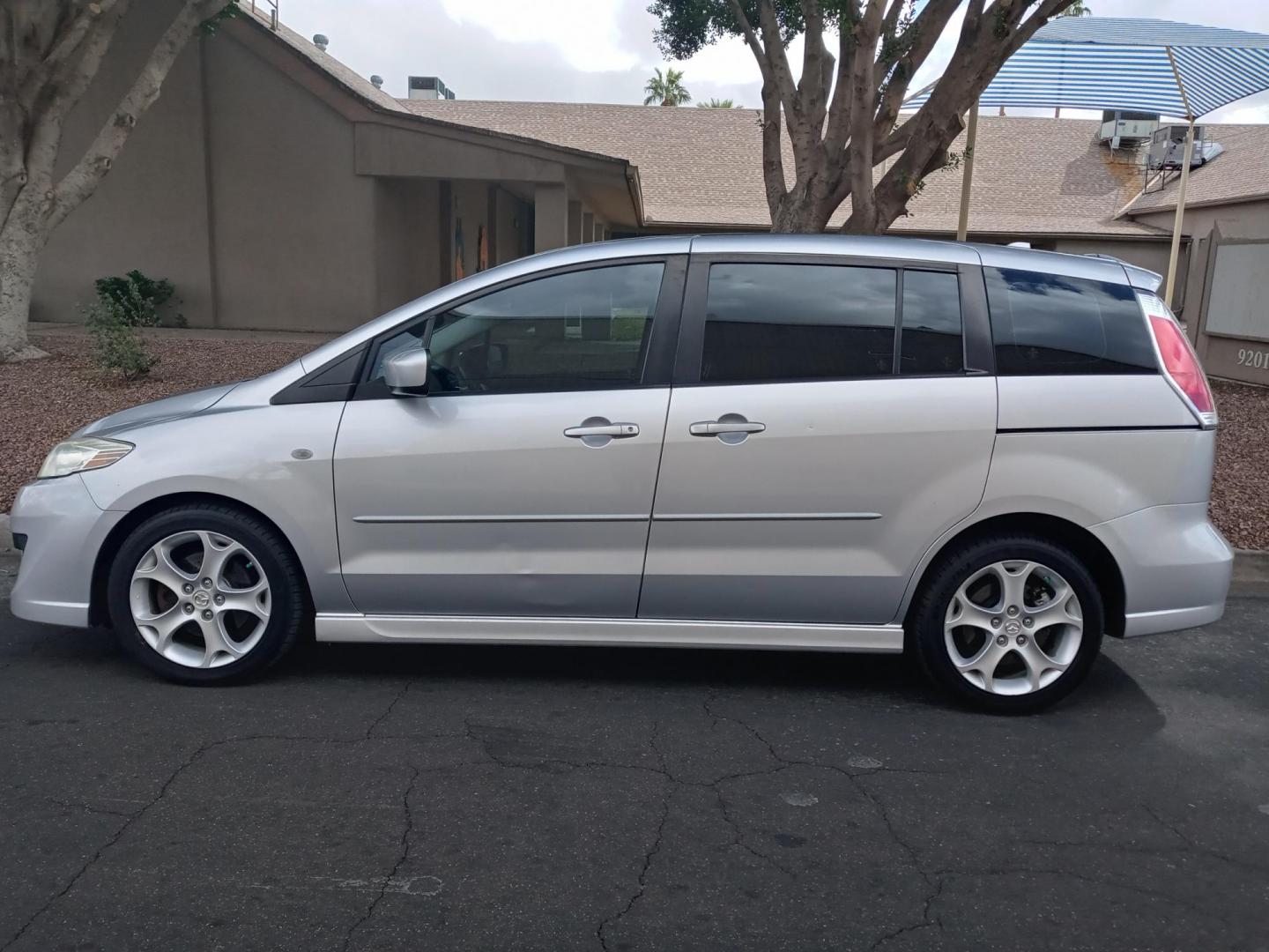 2008 silver /gray and black Mazda MAZDA5 Grand Touring (JM1CR293080) with an 2.3L L4 DOHC 16V engine, 5-Speed Automatic transmission, located at 323 E Dunlap Ave., Phoenix, AZ, 85020, (602) 331-9000, 33.567677, -112.069000 - 2008 Mazda MAZDA5 Grand Touring,.......EXCELLENT condition,........ Ice Cold A/C, Clean black and gray interior with black cloth seats in near perfect condition, New brakes, Tune up, Stereo/CD Player, Bluetooth, Phone sync, Satellite compatible, 3RD Row seating, Rear A/C, Gorgeous tinted sunroof, Th - Photo#6
