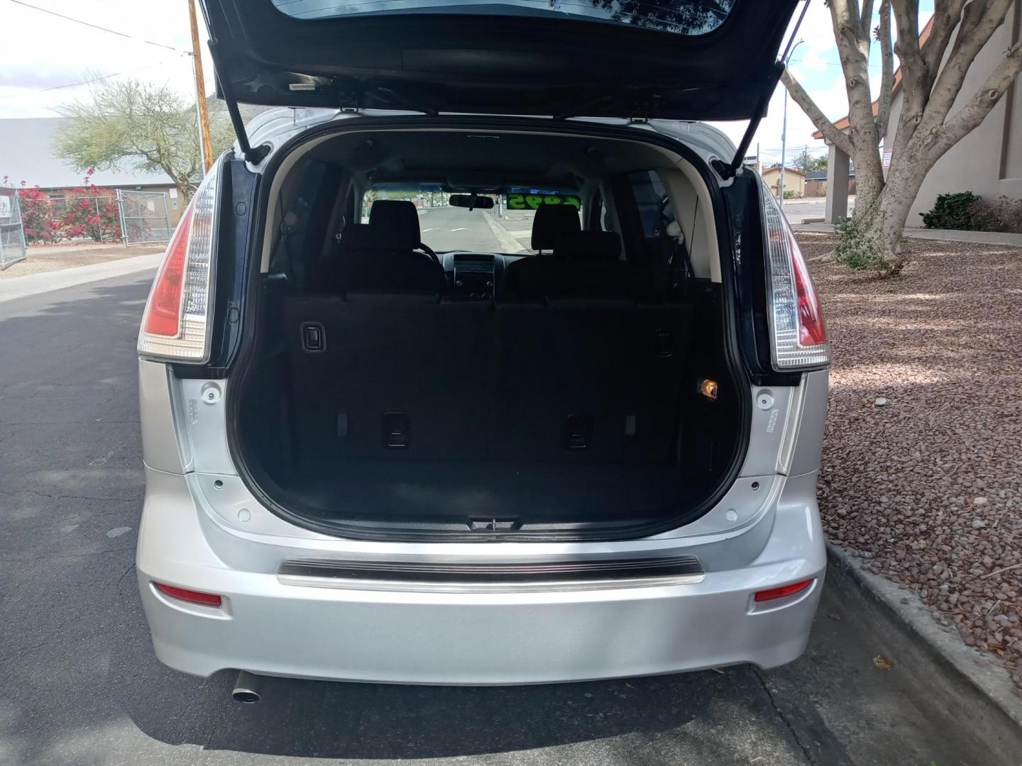 2008 silver /gray and black Mazda MAZDA5 Grand Touring (JM1CR293080) with an 2.3L L4 DOHC 16V engine, 5-Speed Automatic transmission, located at 323 E Dunlap Ave., Phoenix, AZ, 85020, (602) 331-9000, 33.567677, -112.069000 - 2008 Mazda MAZDA5 Grand Touring,.......EXCELLENT condition,........ Ice Cold A/C, Clean black and gray interior with black cloth seats in near perfect condition, New brakes, Tune up, Stereo/CD Player, Bluetooth, Phone sync, Satellite compatible, 3RD Row seating, Rear A/C, Gorgeous tinted sunroof, Th - Photo#20