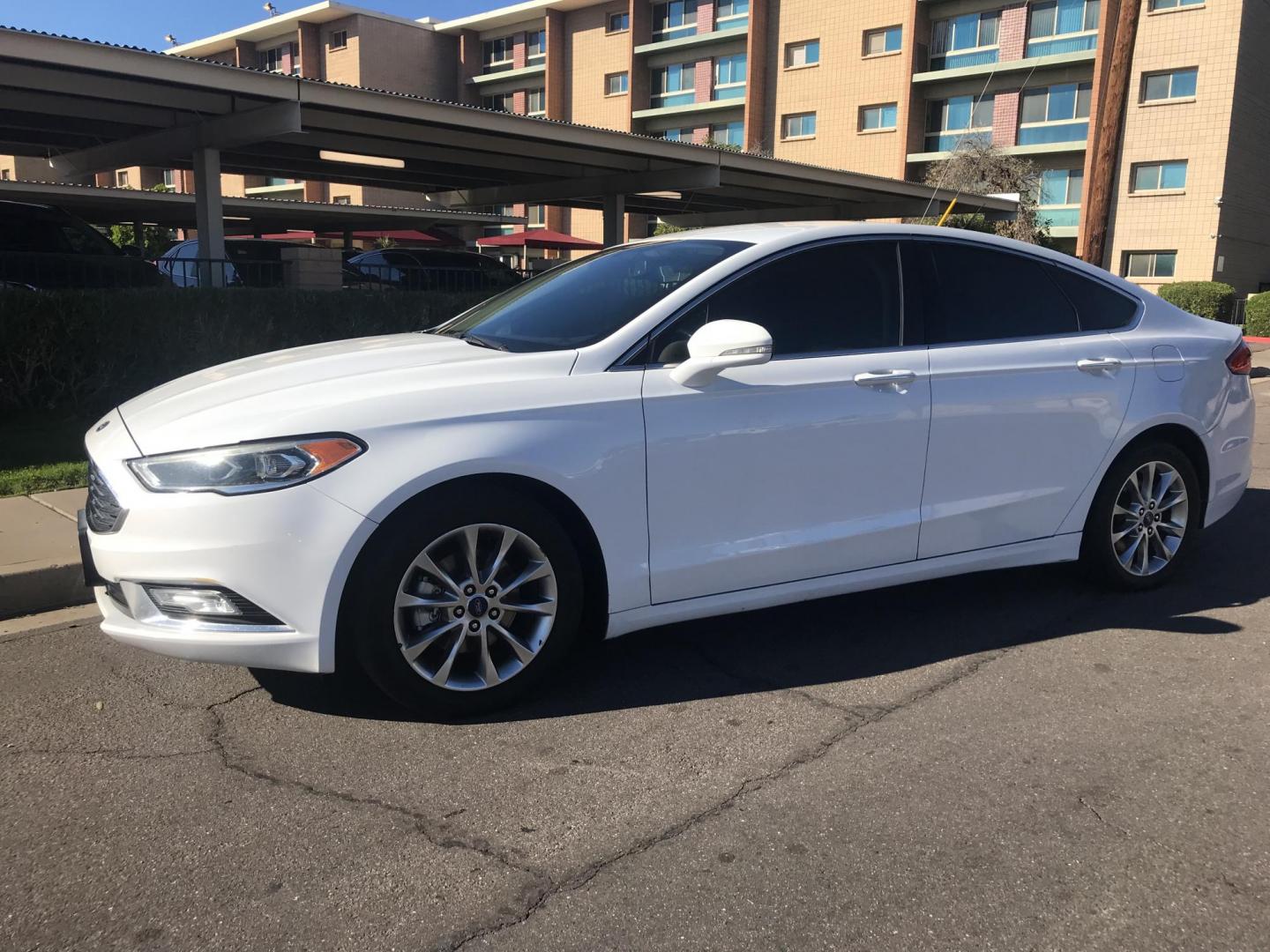 2017 WHITE /gray and black Ford Fusion SE (3FA6P0HD8HR) with an 1.5L L4 DOHC 16V engine, 6A transmission, located at 323 E Dunlap Ave., Phoenix, AZ, 85020, (602) 331-9000, 33.567677, -112.069000 - 2017 Ford Fusion SE,........EXCELLENT condition, A Real Must See!!.... No accidents, Power everything, Stereo/cd player, Phone sync, Bluetooth, Satellite compatible, backup camera, Ice cold ac, Clean gray and Black interior with black leather seats in near perfect condition, power windows, power doo - Photo#2