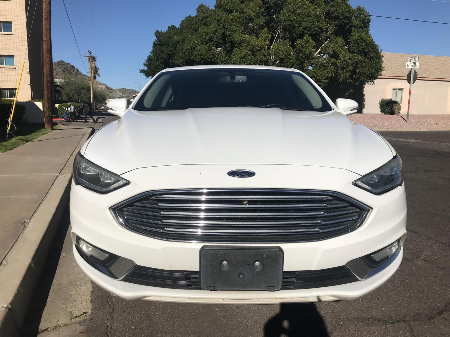 2017 WHITE /gray and black Ford Fusion SE (3FA6P0HD8HR) with an 1.5L L4 DOHC 16V engine, 6A transmission, located at 323 E Dunlap Ave., Phoenix, AZ, 85020, (602) 331-9000, 33.567677, -112.069000 - 2017 Ford Fusion SE,........EXCELLENT condition, A Real Must See!!.... No accidents, Power everything, Stereo/cd player, Phone sync, Bluetooth, Satellite compatible, backup camera, Ice cold ac, Clean gray and Black interior with black leather seats in near perfect condition, power windows, power doo - Photo#3