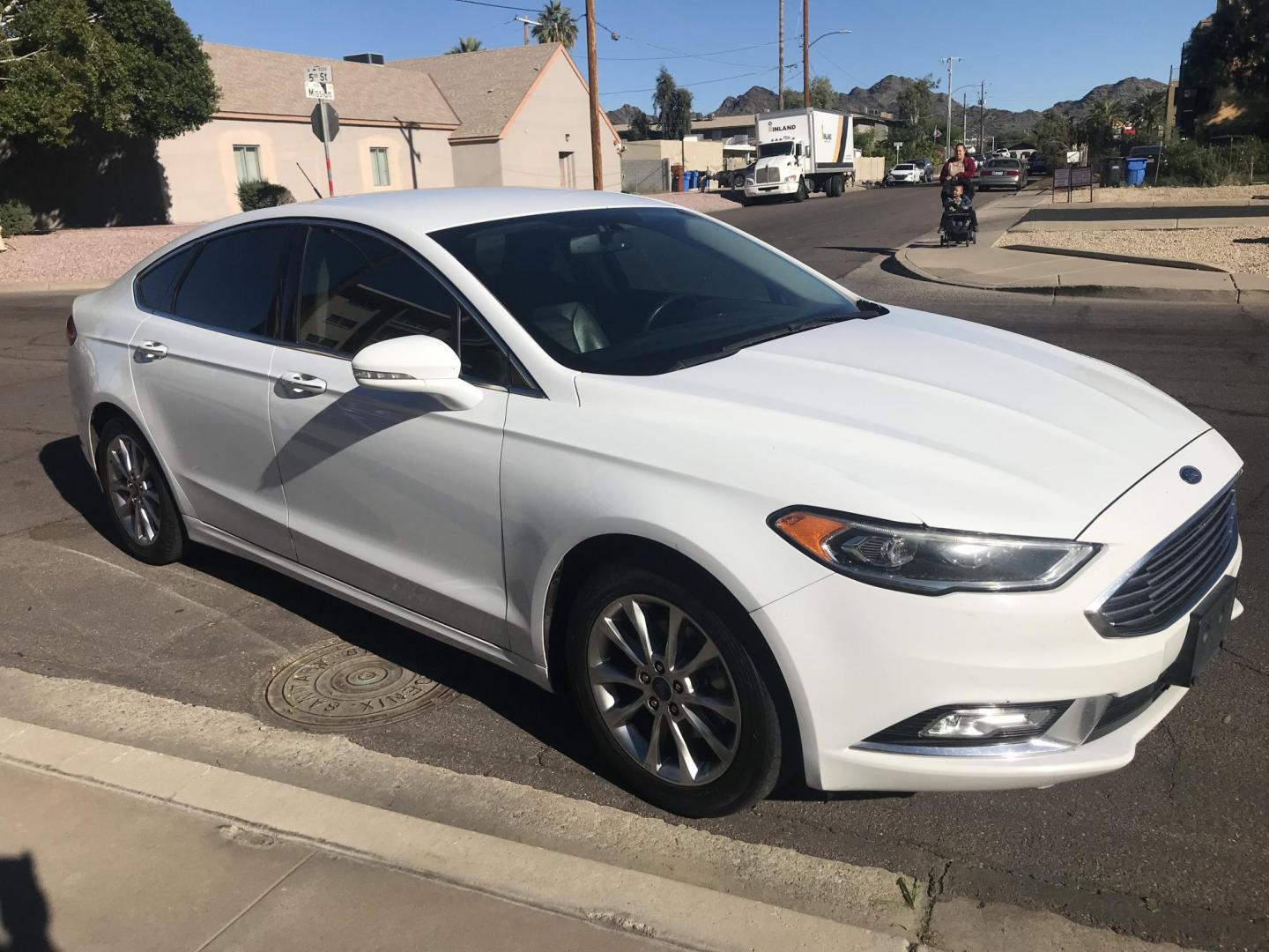 2017 WHITE /gray and black Ford Fusion SE (3FA6P0HD8HR) with an 1.5L L4 DOHC 16V engine, 6A transmission, located at 323 E Dunlap Ave., Phoenix, AZ, 85020, (602) 331-9000, 33.567677, -112.069000 - 2017 Ford Fusion SE,........EXCELLENT condition, A Real Must See!!.... No accidents, Power everything, Stereo/cd player, Phone sync, Bluetooth, Satellite compatible, backup camera, Ice cold ac, Clean gray and Black interior with black leather seats in near perfect condition, power windows, power doo - Photo#5