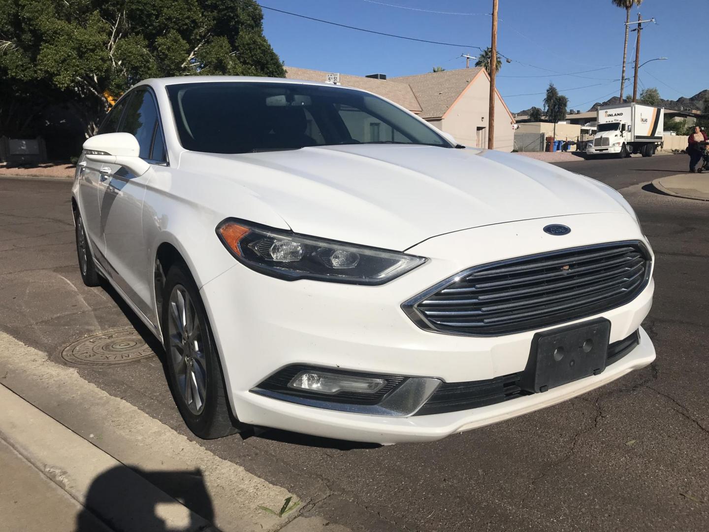 2017 WHITE /gray and black Ford Fusion SE (3FA6P0HD8HR) with an 1.5L L4 DOHC 16V engine, 6A transmission, located at 323 E Dunlap Ave., Phoenix, AZ, 85020, (602) 331-9000, 33.567677, -112.069000 - 2017 Ford Fusion SE,........EXCELLENT condition, A Real Must See!!.... No accidents, Power everything, Stereo/cd player, Phone sync, Bluetooth, Satellite compatible, backup camera, Ice cold ac, Clean gray and Black interior with black leather seats in near perfect condition, power windows, power doo - Photo#4