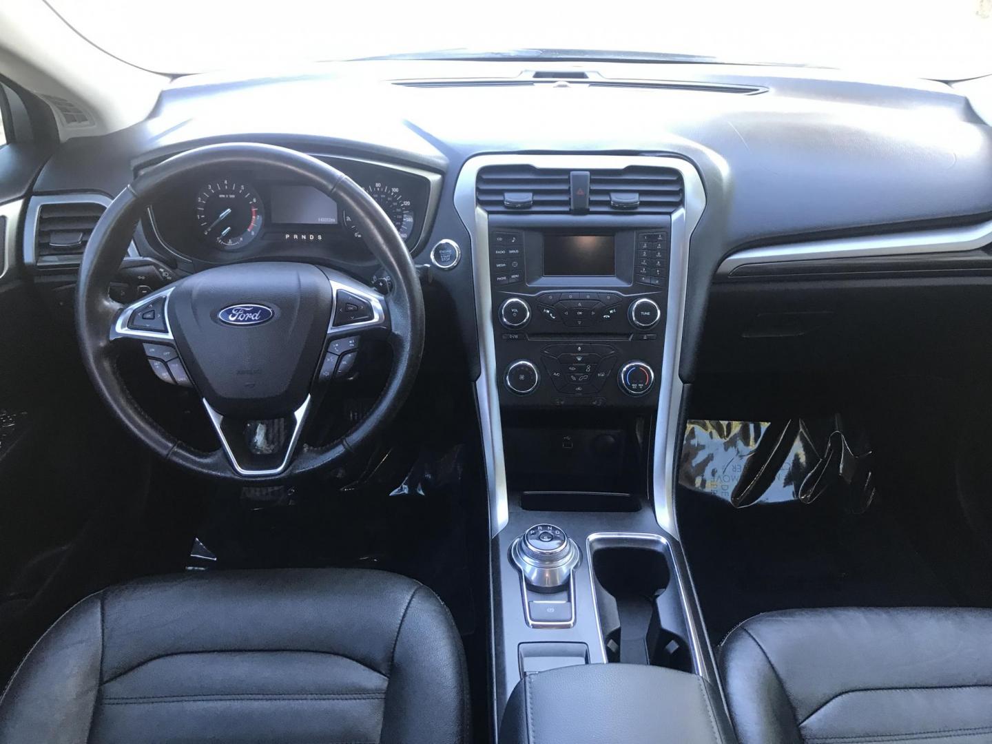 2017 WHITE /gray and black Ford Fusion SE (3FA6P0HD8HR) with an 1.5L L4 DOHC 16V engine, 6A transmission, located at 323 E Dunlap Ave., Phoenix, AZ, 85020, (602) 331-9000, 33.567677, -112.069000 - 2017 Ford Fusion SE,........EXCELLENT condition, A Real Must See!!.... No accidents, Power everything, Stereo/cd player, Phone sync, Bluetooth, Satellite compatible, backup camera, Ice cold ac, Clean gray and Black interior with black leather seats in near perfect condition, power windows, power doo - Photo#9