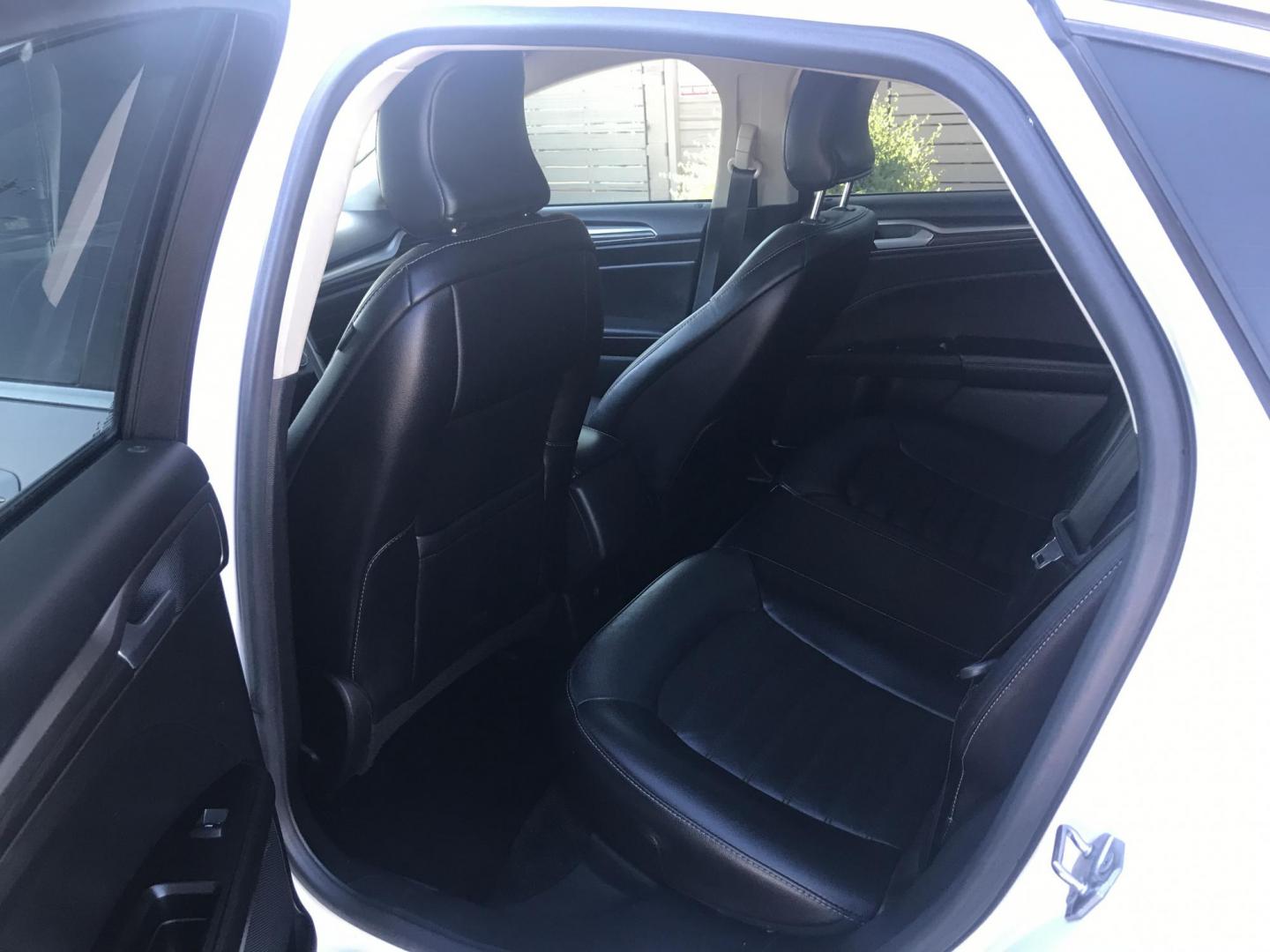 2017 WHITE /gray and black Ford Fusion SE (3FA6P0HD8HR) with an 1.5L L4 DOHC 16V engine, 6A transmission, located at 323 E Dunlap Ave., Phoenix, AZ, 85020, (602) 331-9000, 33.567677, -112.069000 - 2017 Ford Fusion SE,........EXCELLENT condition, A Real Must See!!.... No accidents, Power everything, Stereo/cd player, Phone sync, Bluetooth, Satellite compatible, backup camera, Ice cold ac, Clean gray and Black interior with black leather seats in near perfect condition, power windows, power doo - Photo#10