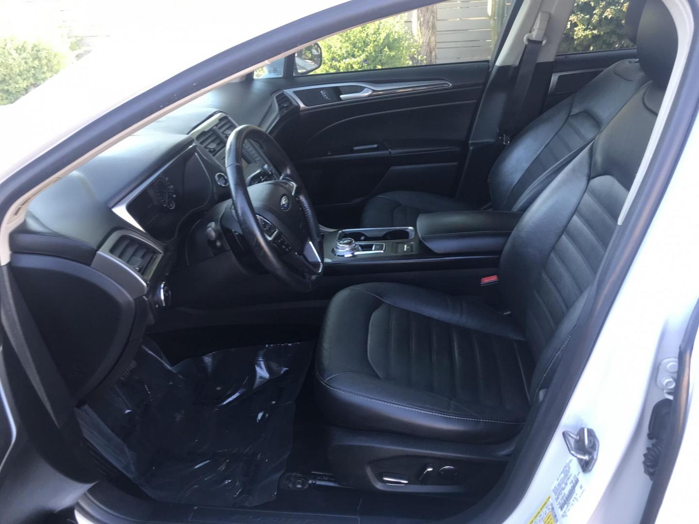 2017 WHITE /gray and black Ford Fusion SE (3FA6P0HD8HR) with an 1.5L L4 DOHC 16V engine, 6A transmission, located at 323 E Dunlap Ave., Phoenix, AZ, 85020, (602) 331-9000, 33.567677, -112.069000 - 2017 Ford Fusion SE,........EXCELLENT condition, A Real Must See!!.... No accidents, Power everything, Stereo/cd player, Phone sync, Bluetooth, Satellite compatible, backup camera, Ice cold ac, Clean gray and Black interior with black leather seats in near perfect condition, power windows, power doo - Photo#12