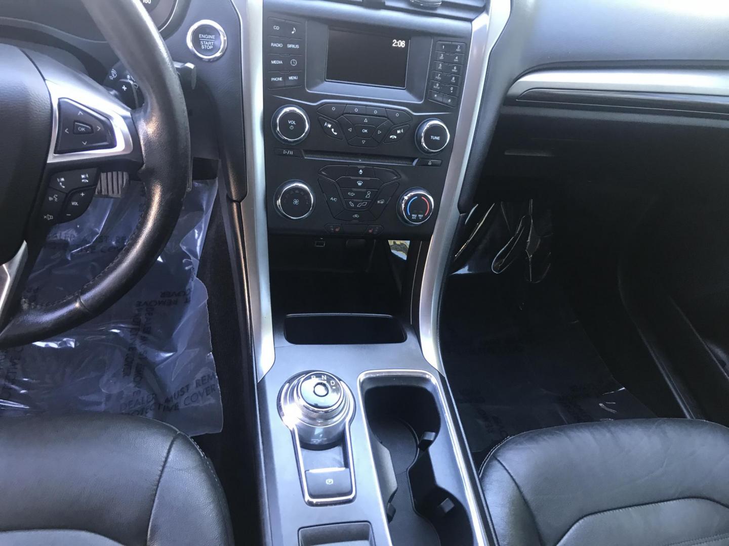 2017 WHITE /gray and black Ford Fusion SE (3FA6P0HD8HR) with an 1.5L L4 DOHC 16V engine, 6A transmission, located at 323 E Dunlap Ave., Phoenix, AZ, 85020, (602) 331-9000, 33.567677, -112.069000 - 2017 Ford Fusion SE,........EXCELLENT condition, A Real Must See!!.... No accidents, Power everything, Stereo/cd player, Phone sync, Bluetooth, Satellite compatible, backup camera, Ice cold ac, Clean gray and Black interior with black leather seats in near perfect condition, power windows, power doo - Photo#13