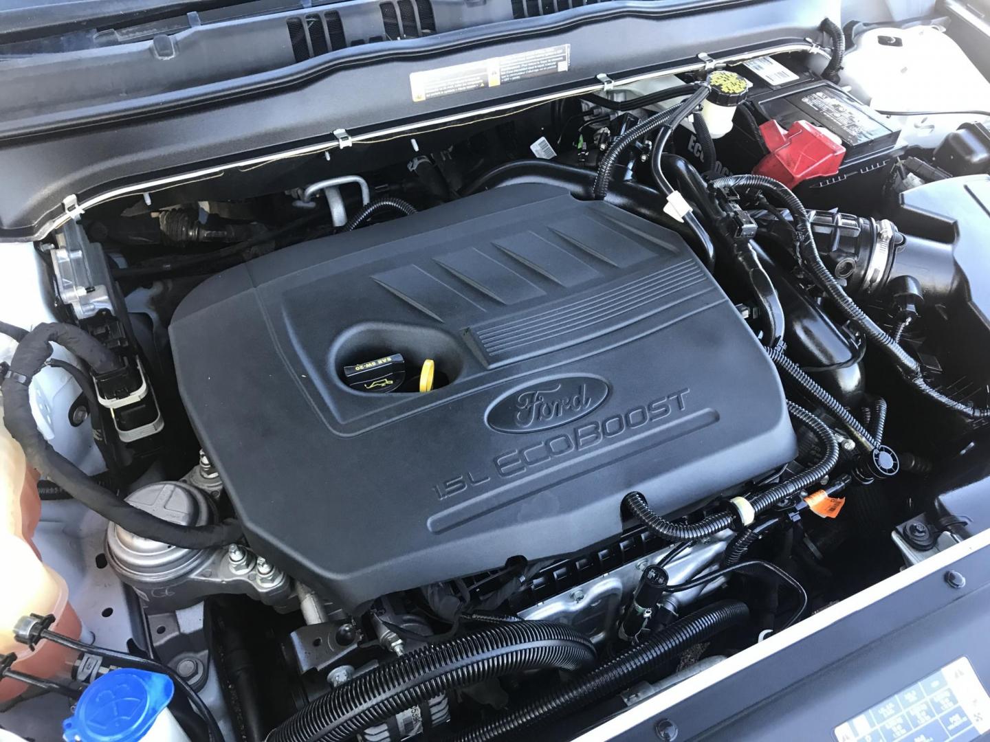 2017 WHITE /gray and black Ford Fusion SE (3FA6P0HD8HR) with an 1.5L L4 DOHC 16V engine, 6A transmission, located at 323 E Dunlap Ave., Phoenix, AZ, 85020, (602) 331-9000, 33.567677, -112.069000 - 2017 Ford Fusion SE,........EXCELLENT condition, A Real Must See!!.... No accidents, Power everything, Stereo/cd player, Phone sync, Bluetooth, Satellite compatible, backup camera, Ice cold ac, Clean gray and Black interior with black leather seats in near perfect condition, power windows, power doo - Photo#14