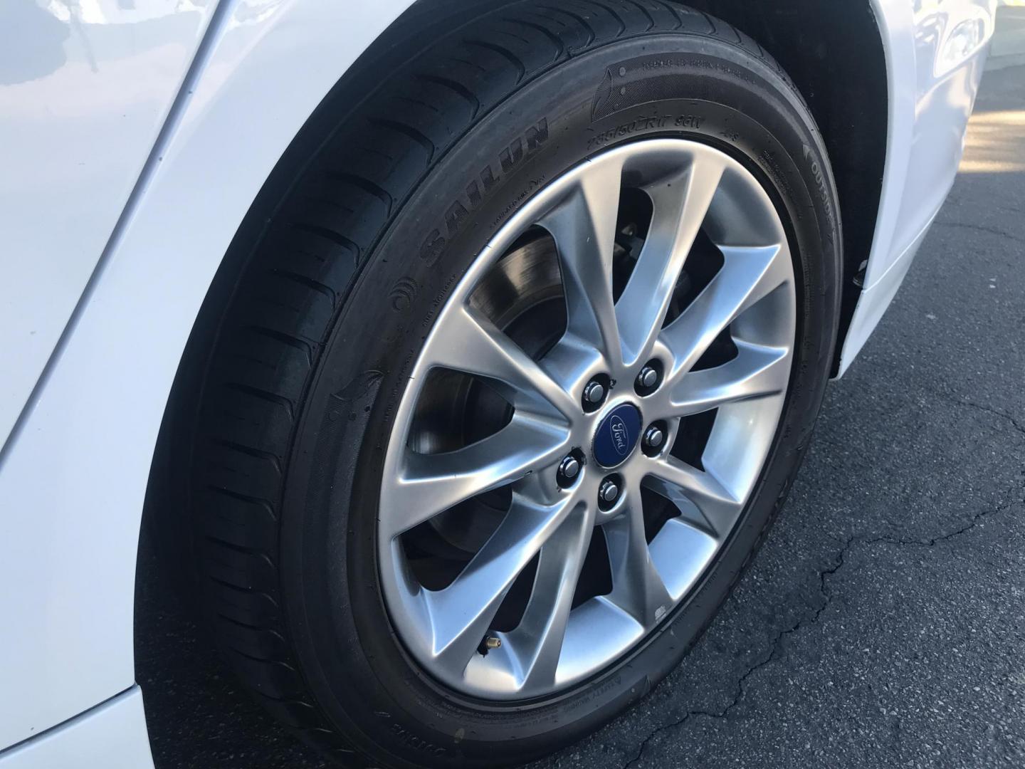 2017 WHITE /gray and black Ford Fusion SE (3FA6P0HD8HR) with an 1.5L L4 DOHC 16V engine, 6A transmission, located at 323 E Dunlap Ave., Phoenix, AZ, 85020, (602) 331-9000, 33.567677, -112.069000 - 2017 Ford Fusion SE,........EXCELLENT condition, A Real Must See!!.... No accidents, Power everything, Stereo/cd player, Phone sync, Bluetooth, Satellite compatible, backup camera, Ice cold ac, Clean gray and Black interior with black leather seats in near perfect condition, power windows, power doo - Photo#15