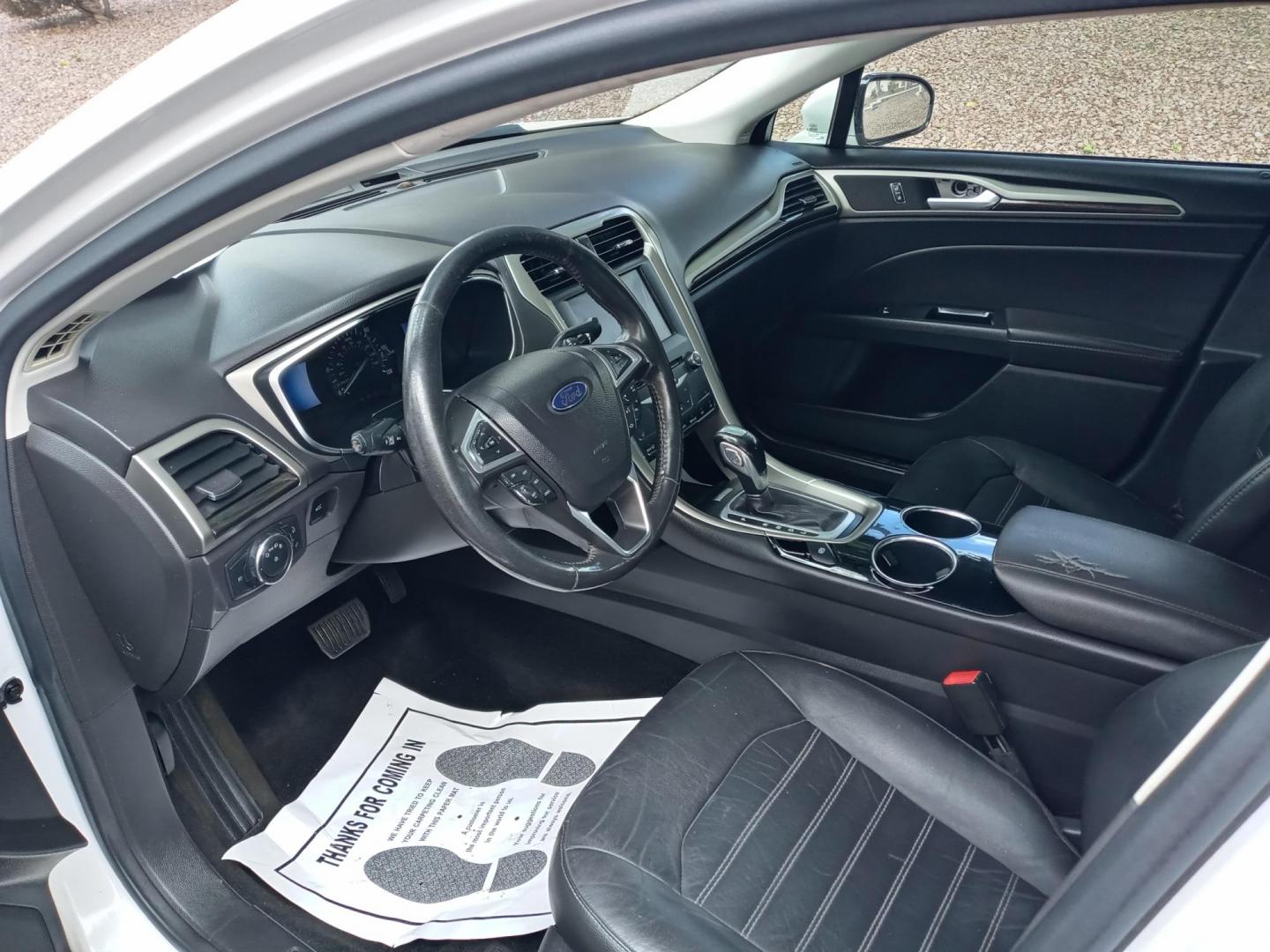 2013 WHITE /gray and black Ford Fusion Hybrid SE (3FA6P0LU4DR) with an 2.0L L4 DOHC 16V HYBRID engine, CVT transmission, located at 323 E Dunlap Ave., Phoenix, AZ, 85020, (602) 331-9000, 33.567677, -112.069000 - Photo#9