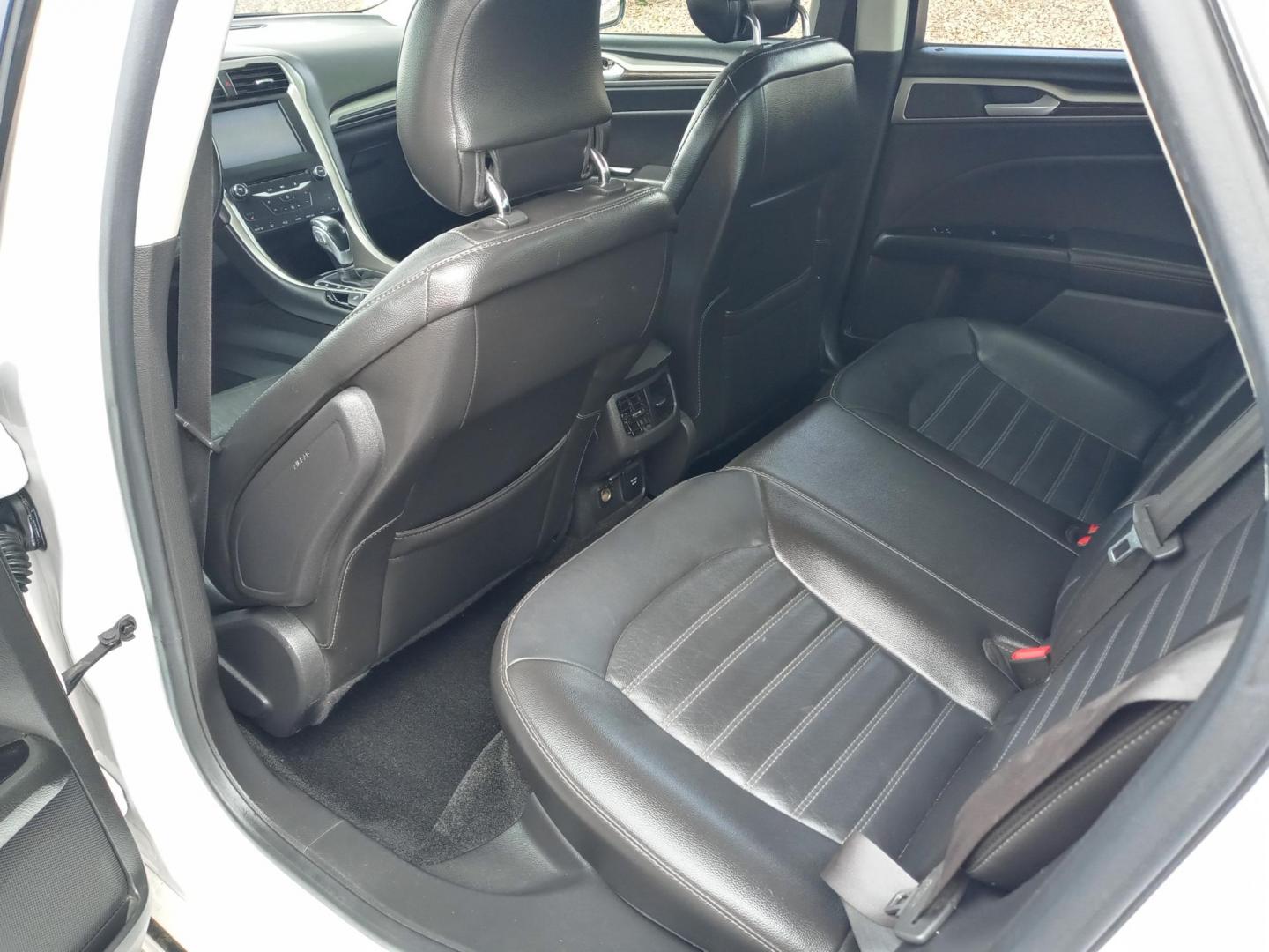 2013 WHITE /gray and black Ford Fusion Hybrid SE (3FA6P0LU4DR) with an 2.0L L4 DOHC 16V HYBRID engine, CVT transmission, located at 323 E Dunlap Ave., Phoenix, AZ, 85020, (602) 331-9000, 33.567677, -112.069000 - Photo#11