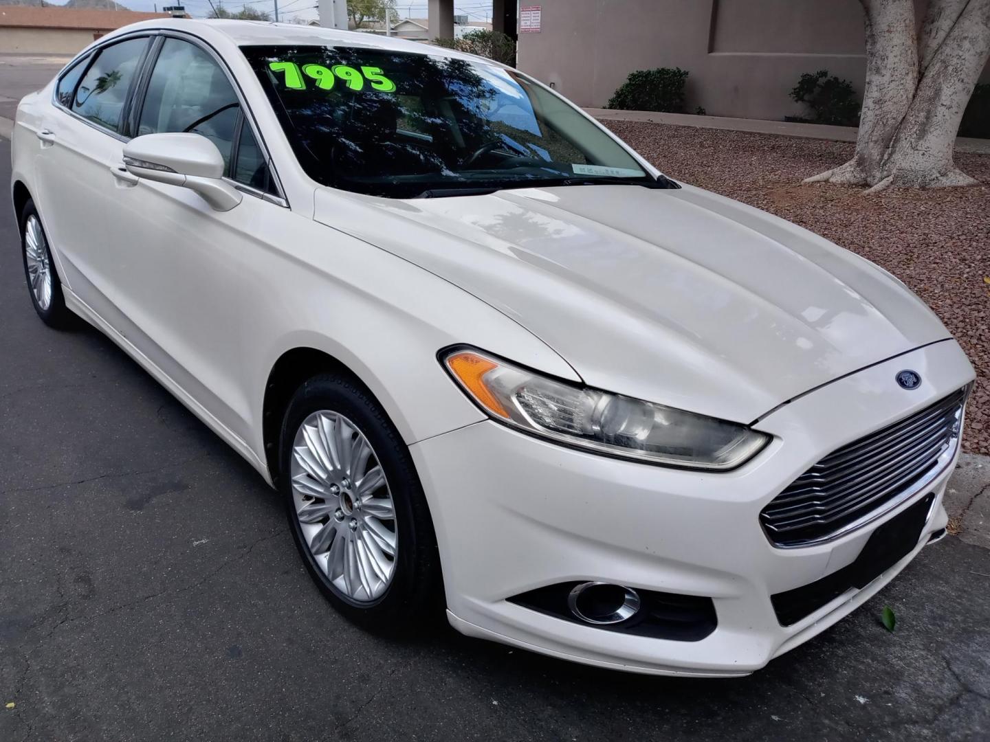 2013 WHITE /gray and black Ford Fusion Hybrid SE (3FA6P0LU4DR) with an 2.0L L4 DOHC 16V HYBRID engine, CVT transmission, located at 323 E Dunlap Ave., Phoenix, AZ, 85020, (602) 331-9000, 33.567677, -112.069000 - Photo#2
