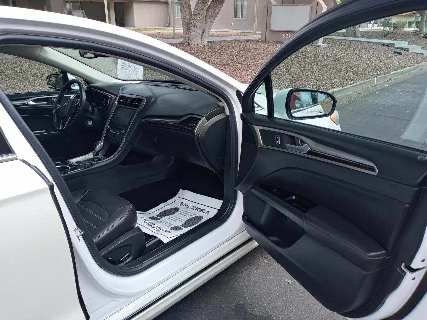 2013 WHITE /gray and black Ford Fusion Hybrid SE (3FA6P0LU4DR) with an 2.0L L4 DOHC 16V HYBRID engine, CVT transmission, located at 323 E Dunlap Ave., Phoenix, AZ, 85020, (602) 331-9000, 33.567677, -112.069000 - Photo#12