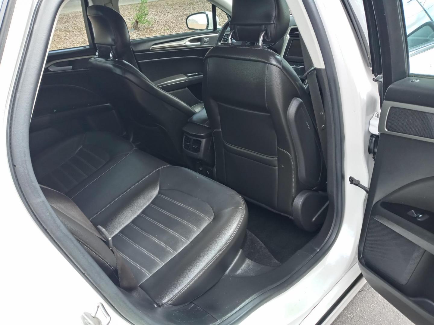2013 WHITE /gray and black Ford Fusion Hybrid SE (3FA6P0LU4DR) with an 2.0L L4 DOHC 16V HYBRID engine, CVT transmission, located at 323 E Dunlap Ave., Phoenix, AZ, 85020, (602) 331-9000, 33.567677, -112.069000 - Photo#15